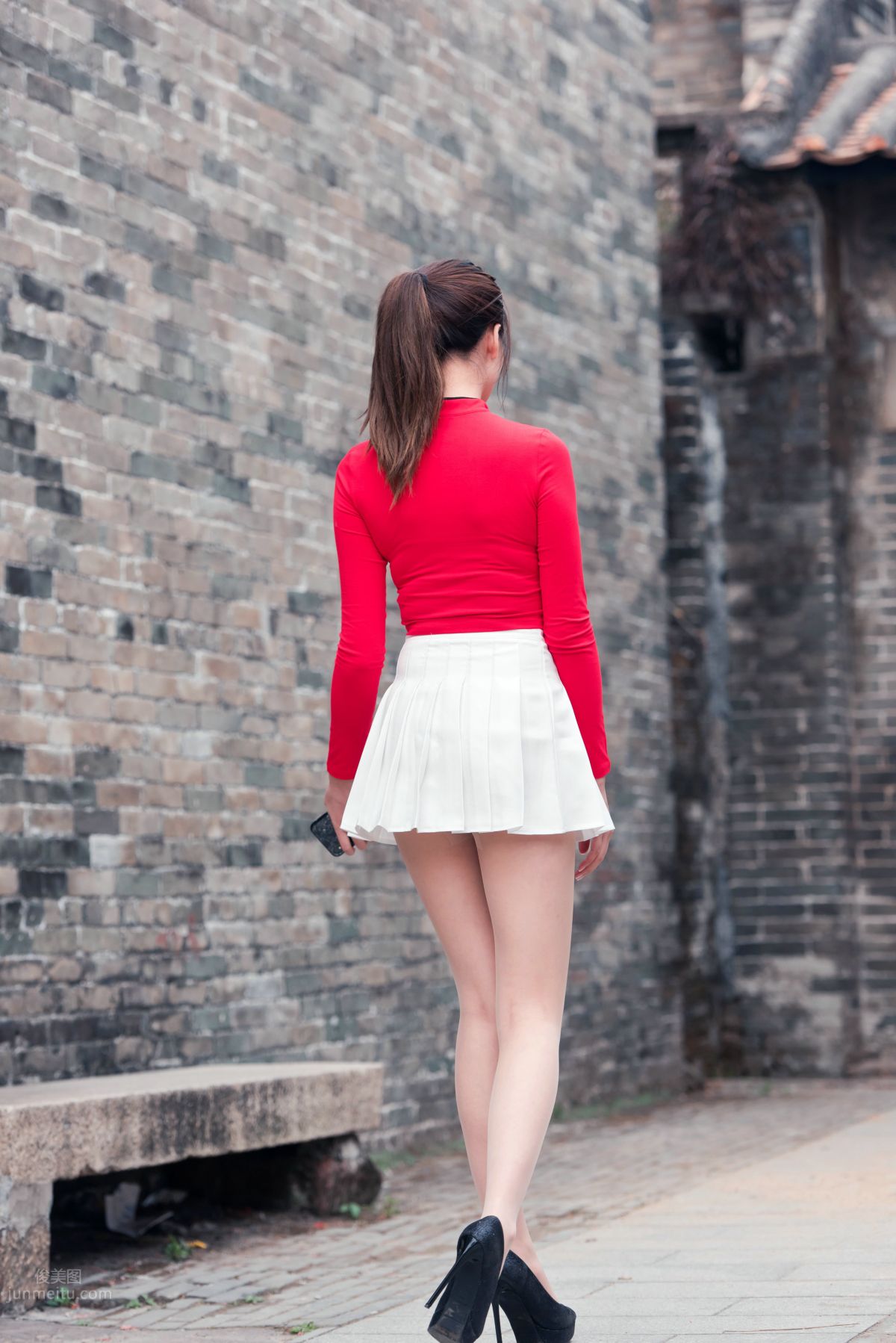 [Mojing Street] 118 Top-Quality Beauty with Silk Stockings in Red Top and White Skirt, Spring Scenery in the Ancient Village photo 172