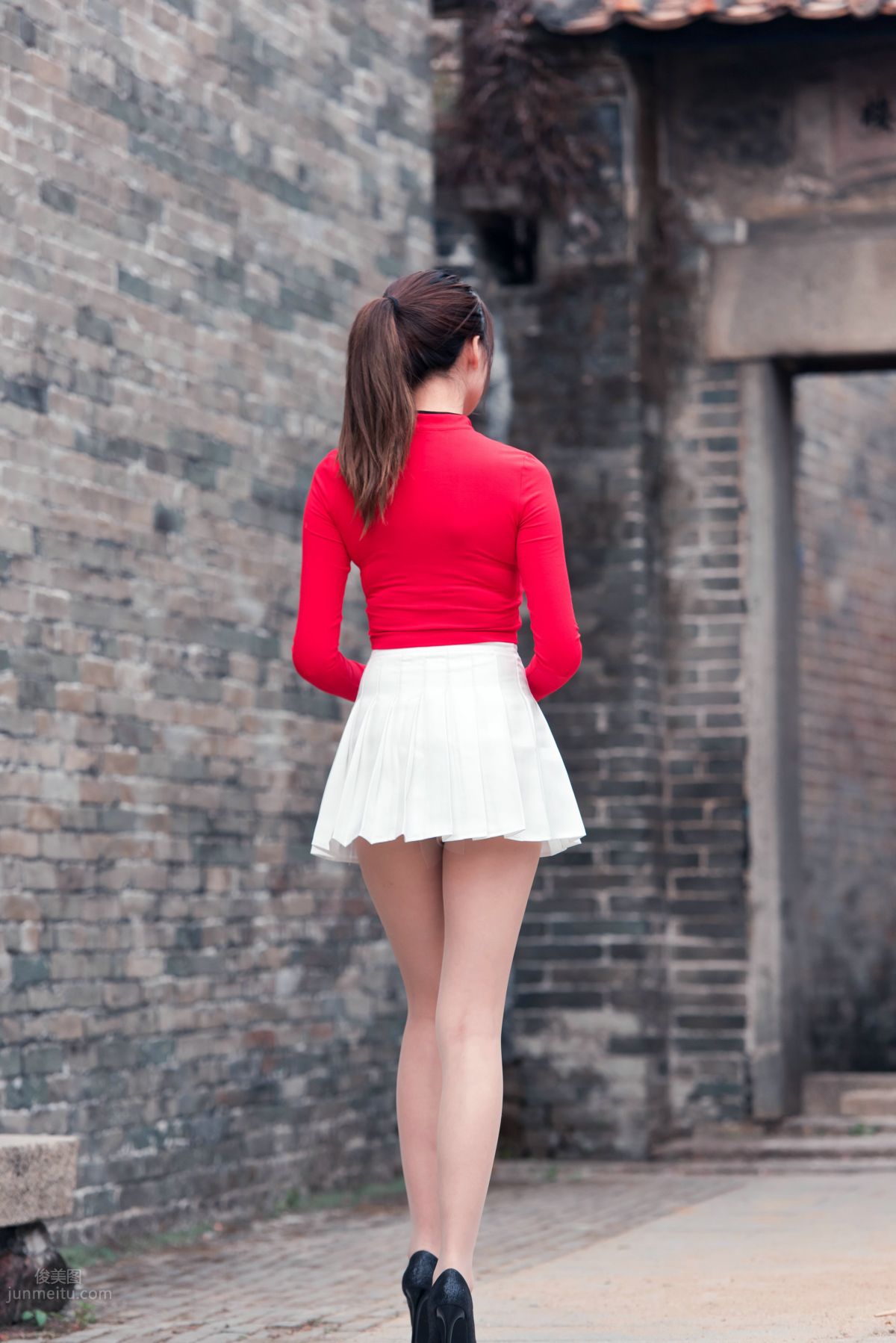 [Mojing Street] 118 Top-Quality Beauty with Silk Stockings in Red Top and White Skirt, Spring Scenery in the Ancient Village photo 175