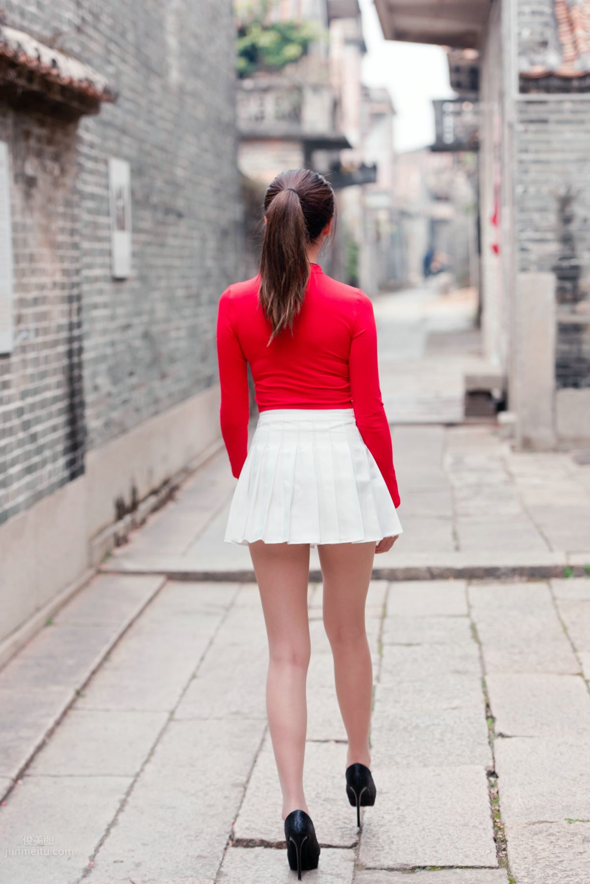 [Mojing Street] 118 Top-Quality Beauty with Silk Stockings in Red Top and White Skirt, Spring Scenery in the Ancient Village photo 49