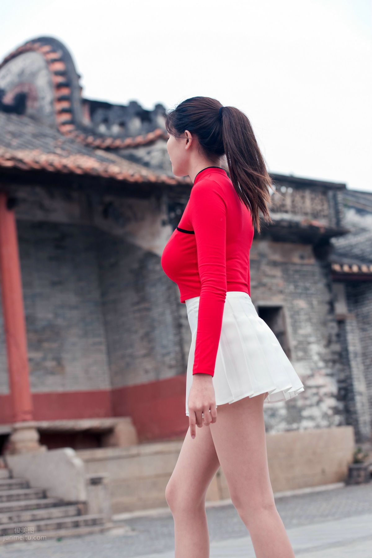 [Mojing Street] 118 Top-Quality Beauty with Silk Stockings in Red Top and White Skirt, Spring Scenery in the Ancient Village photo 12