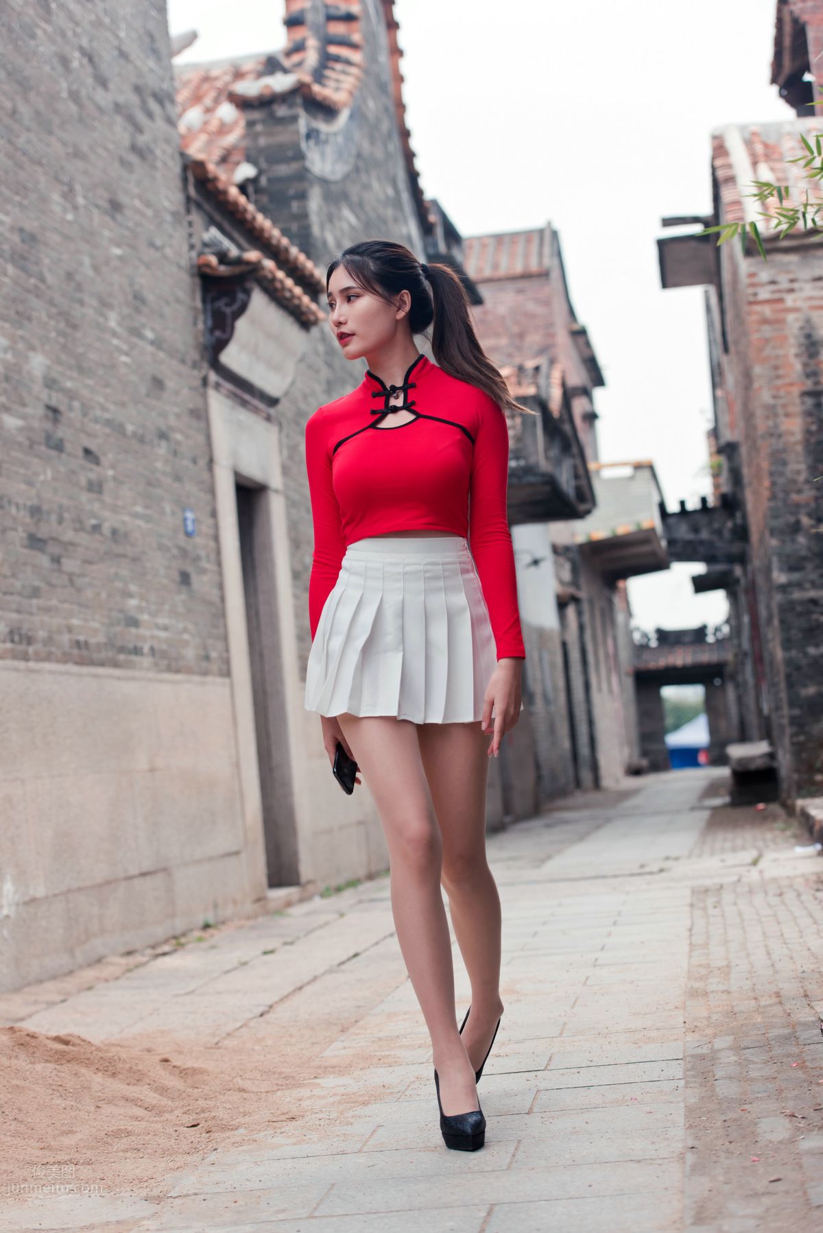 [Mojing Street] 118 Top-Quality Beauty with Silk Stockings in Red Top and White Skirt, Spring Scenery in the Ancient Village photo 96