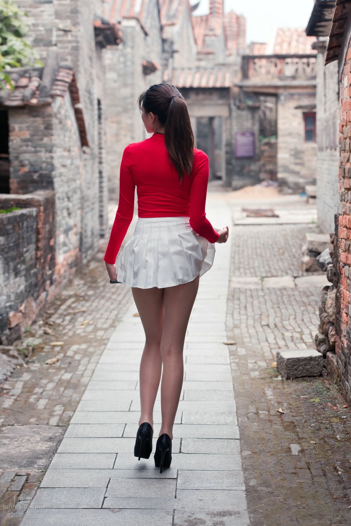[Mojing Street] 118 Top-Quality Beauty with Silk Stockings in Red Top and White Skirt, Spring Scenery in the Ancient Village photo 136