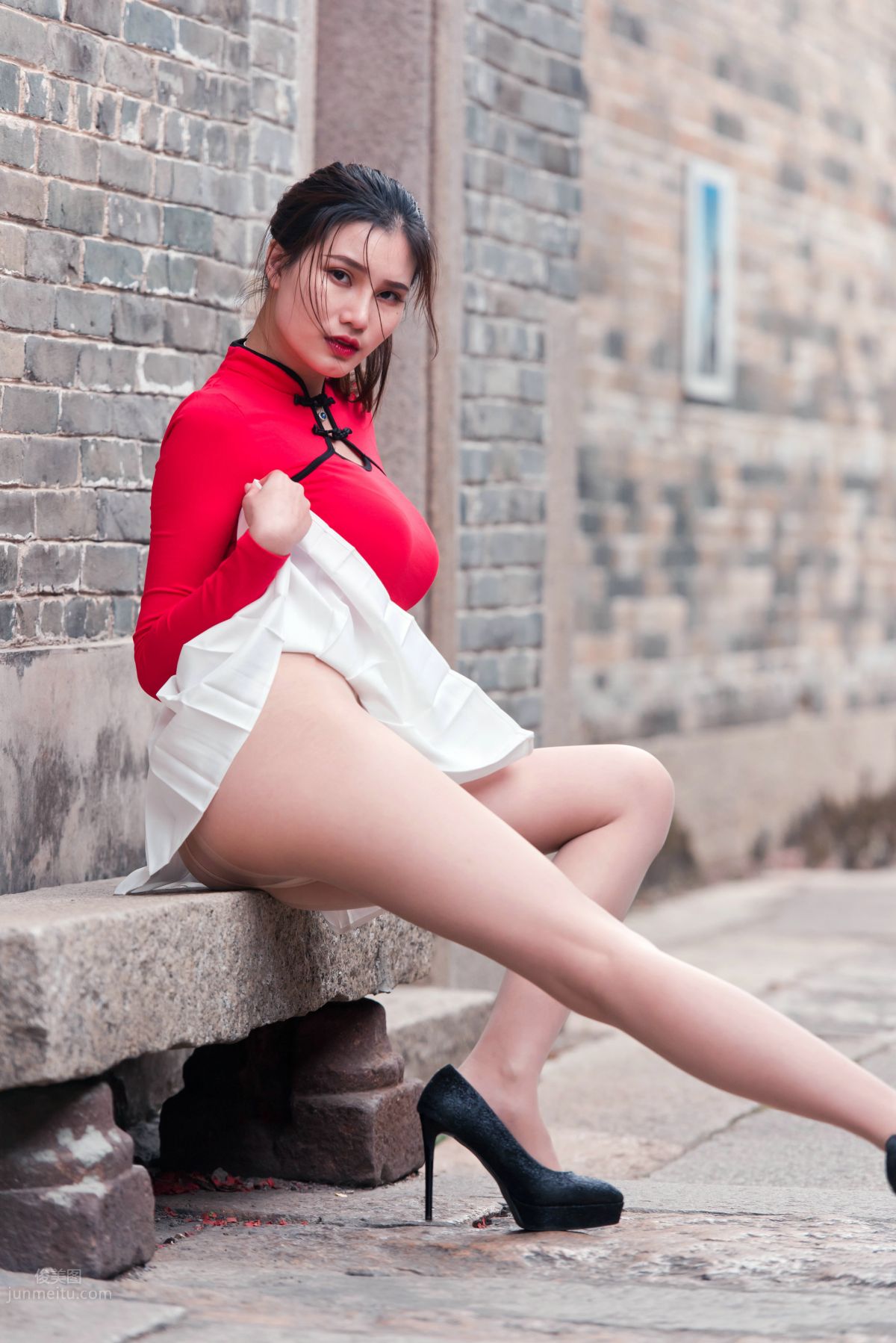[Mojing Street] 118 Top-Quality Beauty with Silk Stockings in Red Top and White Skirt, Spring Scenery in the Ancient Village photo 72