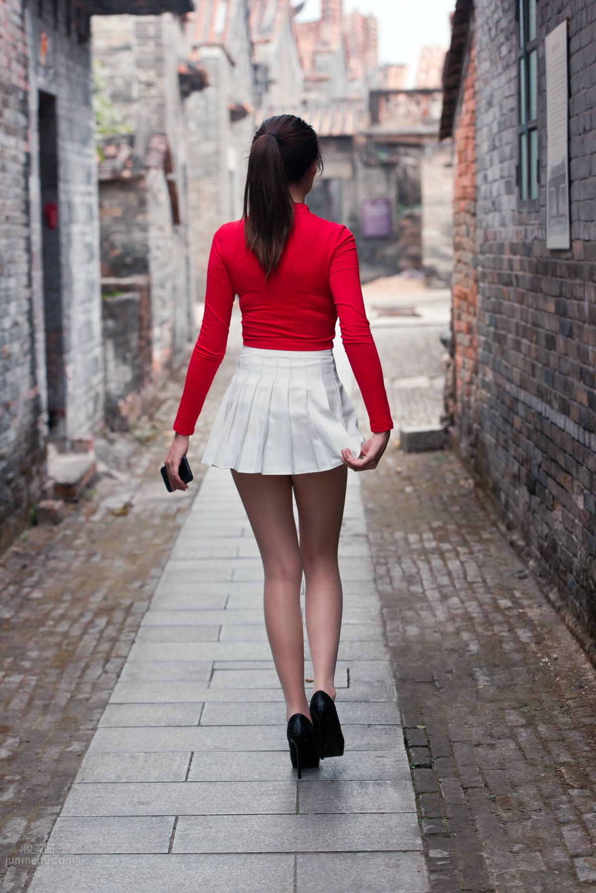 [Mojing Street] 118 Top-Quality Beauty with Silk Stockings in Red Top and White Skirt, Spring Scenery in the Ancient Village photo 132