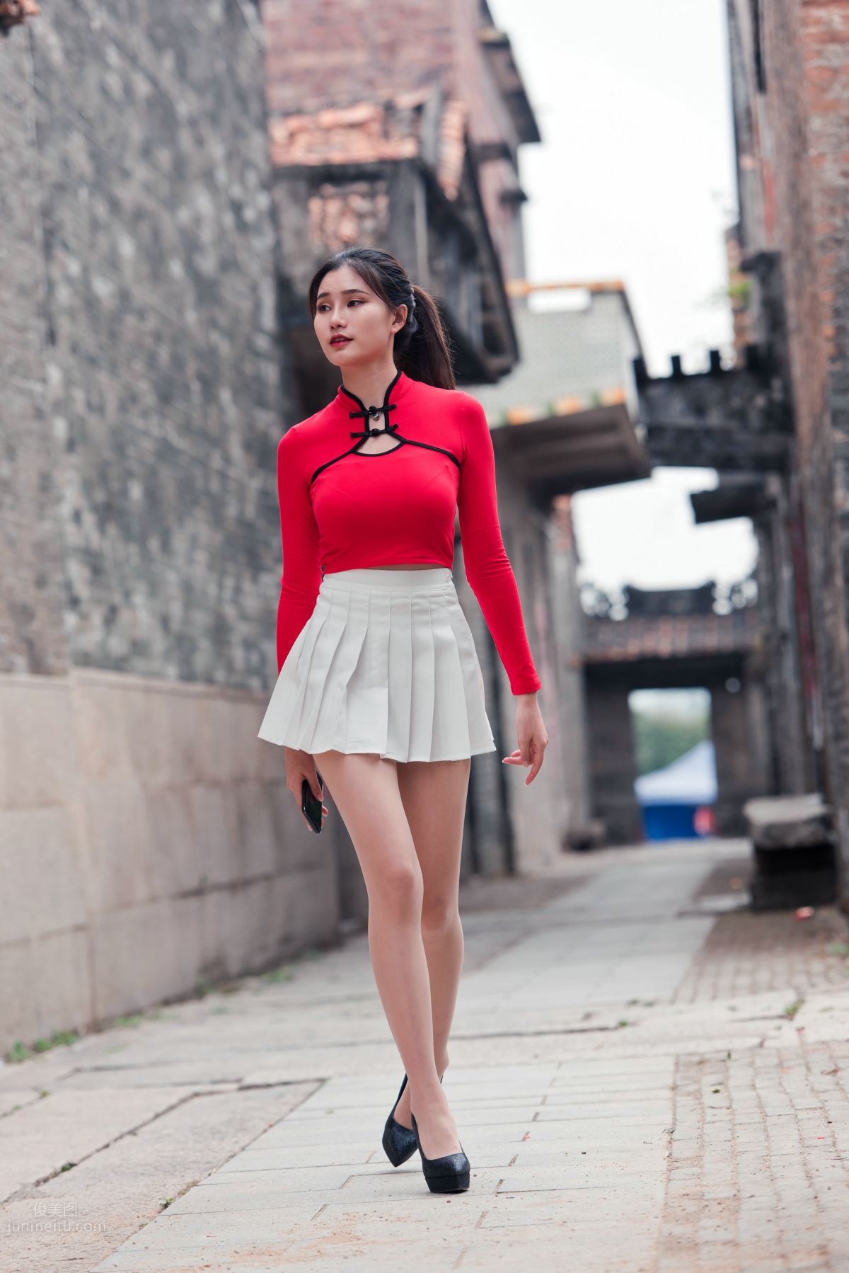 [Mojing Street] 118 Top-Quality Beauty with Silk Stockings in Red Top and White Skirt, Spring Scenery in the Ancient Village photo 89