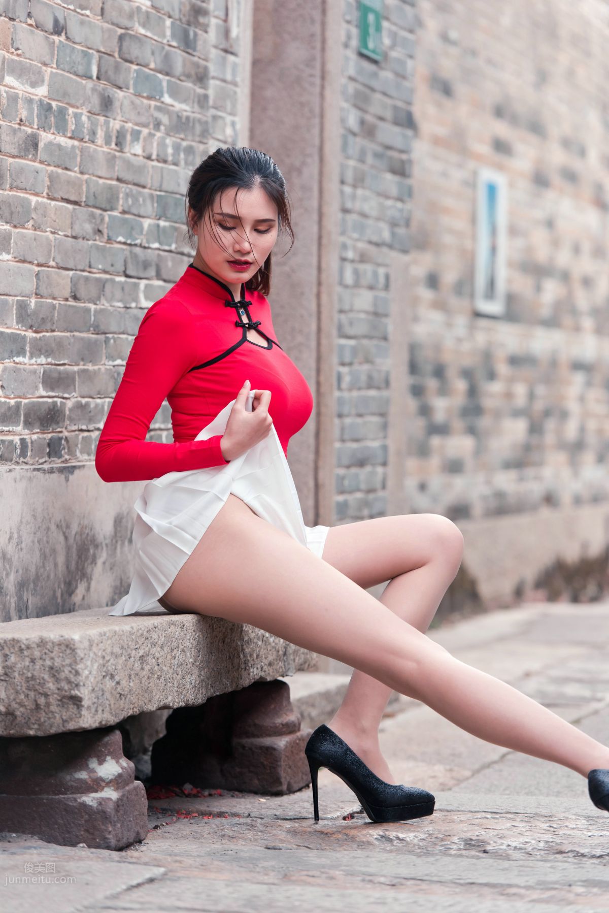 [Mojing Street] 118 Top-Quality Beauty with Silk Stockings in Red Top and White Skirt, Spring Scenery in the Ancient Village photo 67