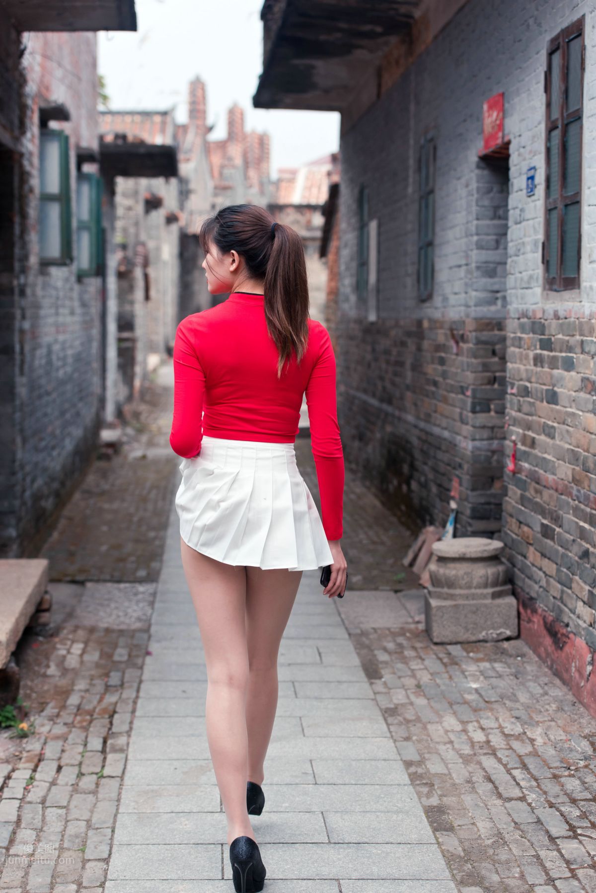 [Mojing Street] 118 Top-Quality Beauty with Silk Stockings in Red Top and White Skirt, Spring Scenery in the Ancient Village photo 118