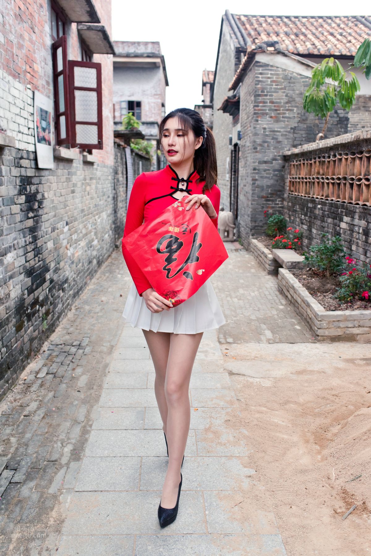[Mojing Street] 118 Top-Quality Beauty with Silk Stockings in Red Top and White Skirt, Spring Scenery in the Ancient Village photo 271