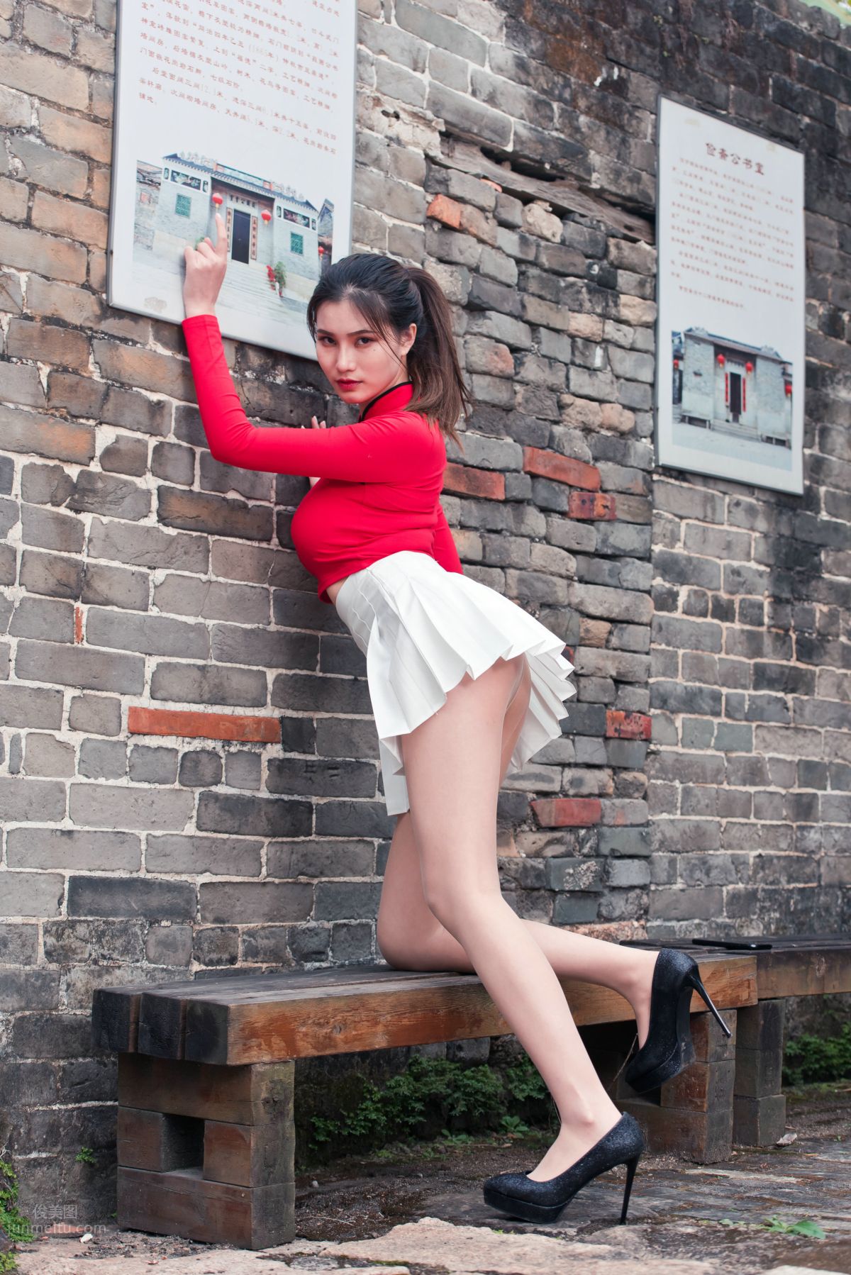 [Mojing Street] 118 Top-Quality Beauty with Silk Stockings in Red Top and White Skirt, Spring Scenery in the Ancient Village photo 144