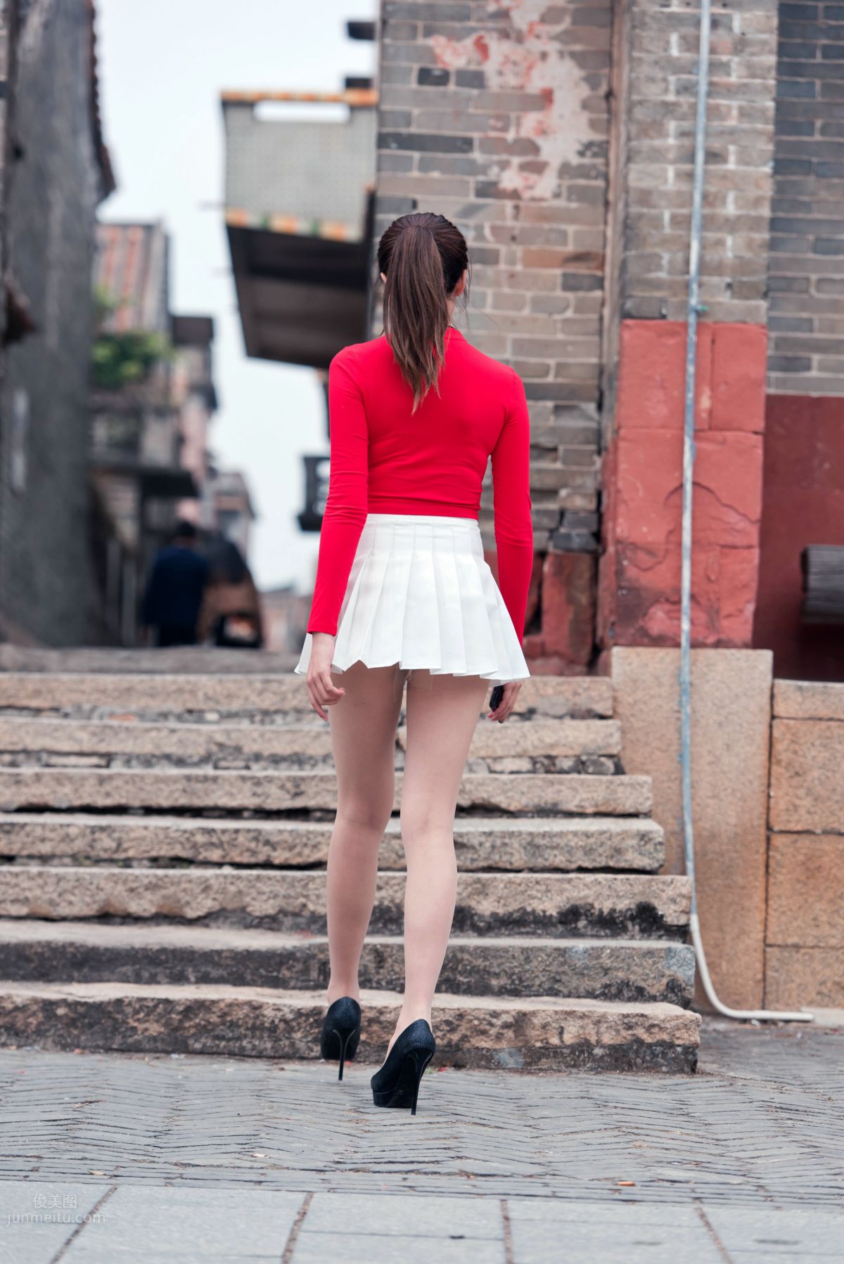 [Mojing Street] 118 Top-Quality Beauty with Silk Stockings in Red Top and White Skirt, Spring Scenery in the Ancient Village photo 22