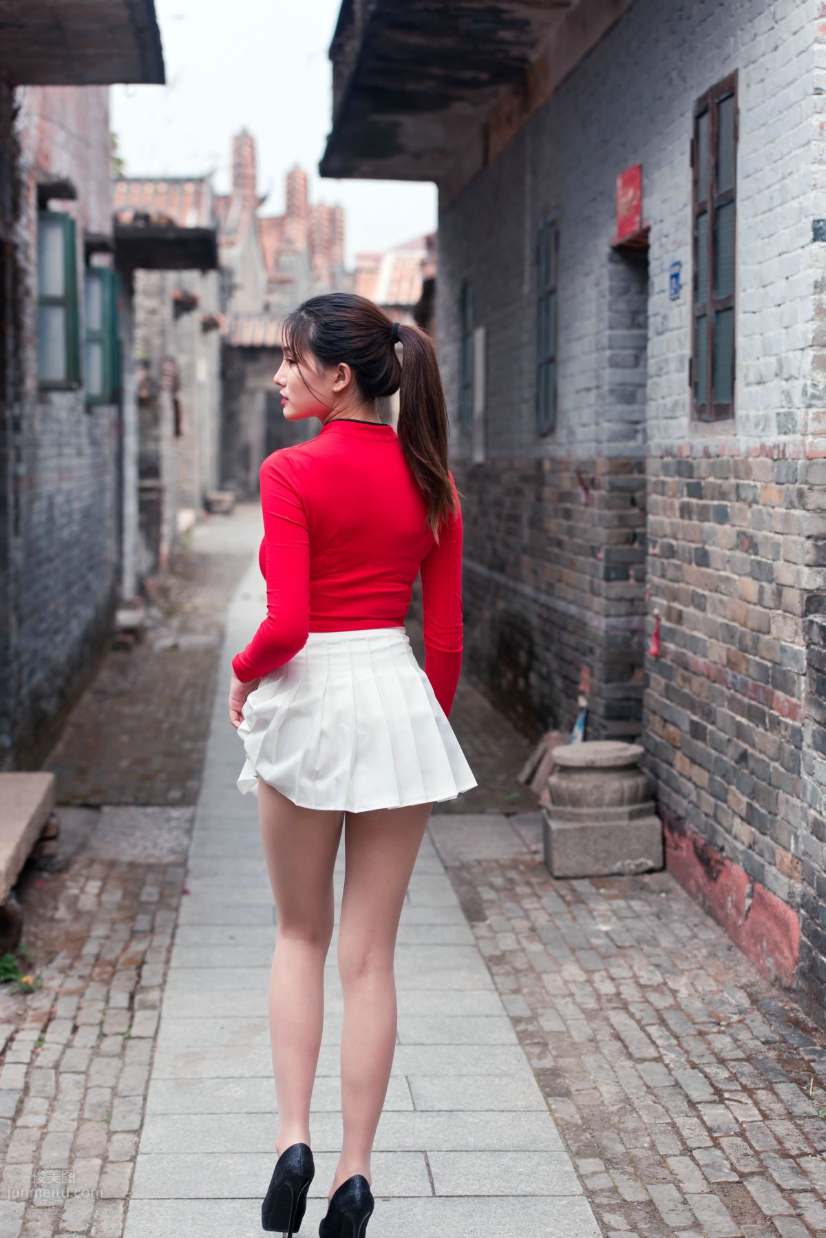 [Mojing Street] 118 Top-Quality Beauty with Silk Stockings in Red Top and White Skirt, Spring Scenery in the Ancient Village photo 116