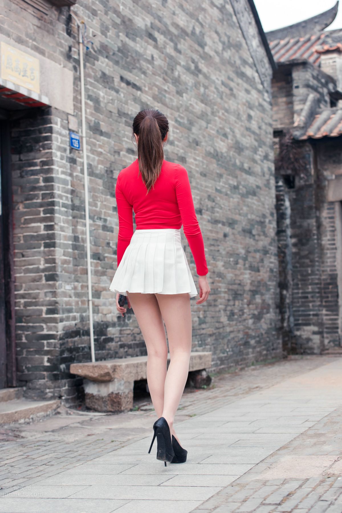 [Mojing Street] 118 Top-Quality Beauty with Silk Stockings in Red Top and White Skirt, Spring Scenery in the Ancient Village photo 169