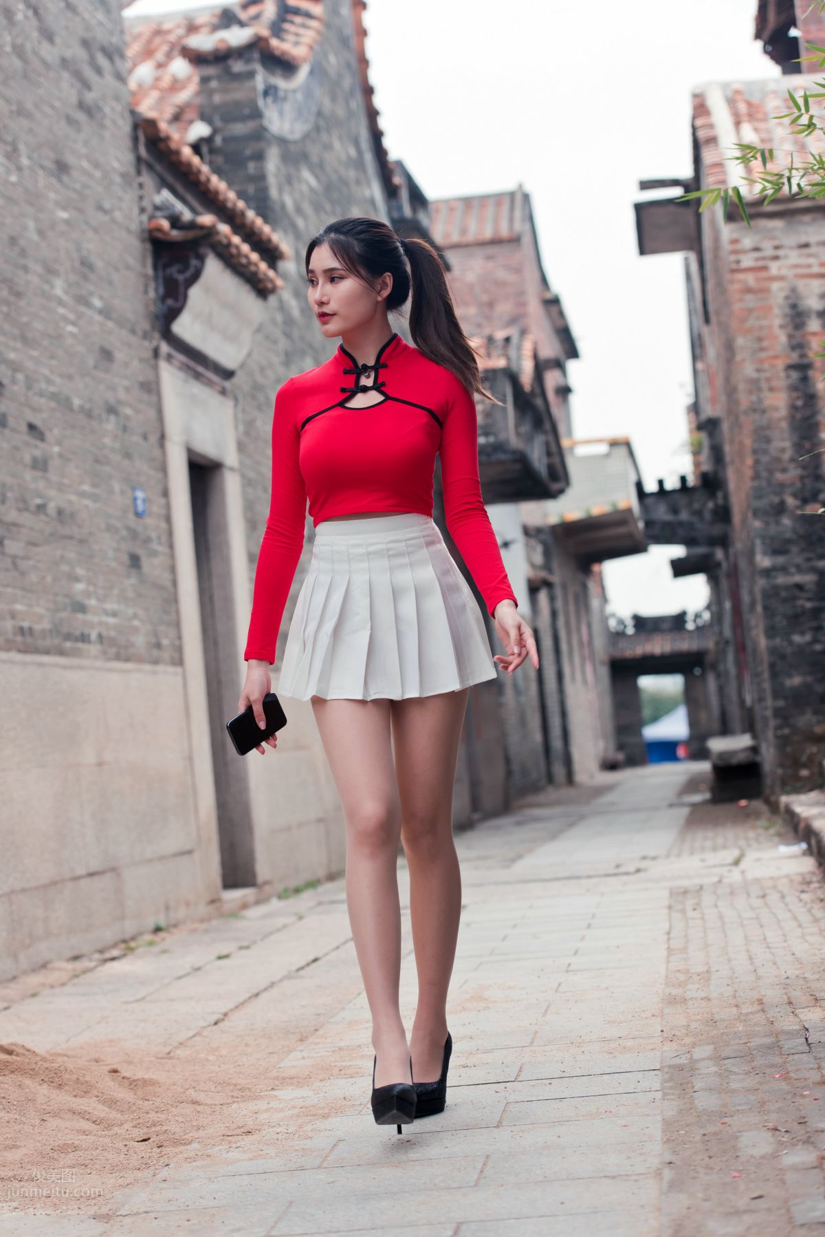 [Mojing Street] 118 Top-Quality Beauty with Silk Stockings in Red Top and White Skirt, Spring Scenery in the Ancient Village photo 95