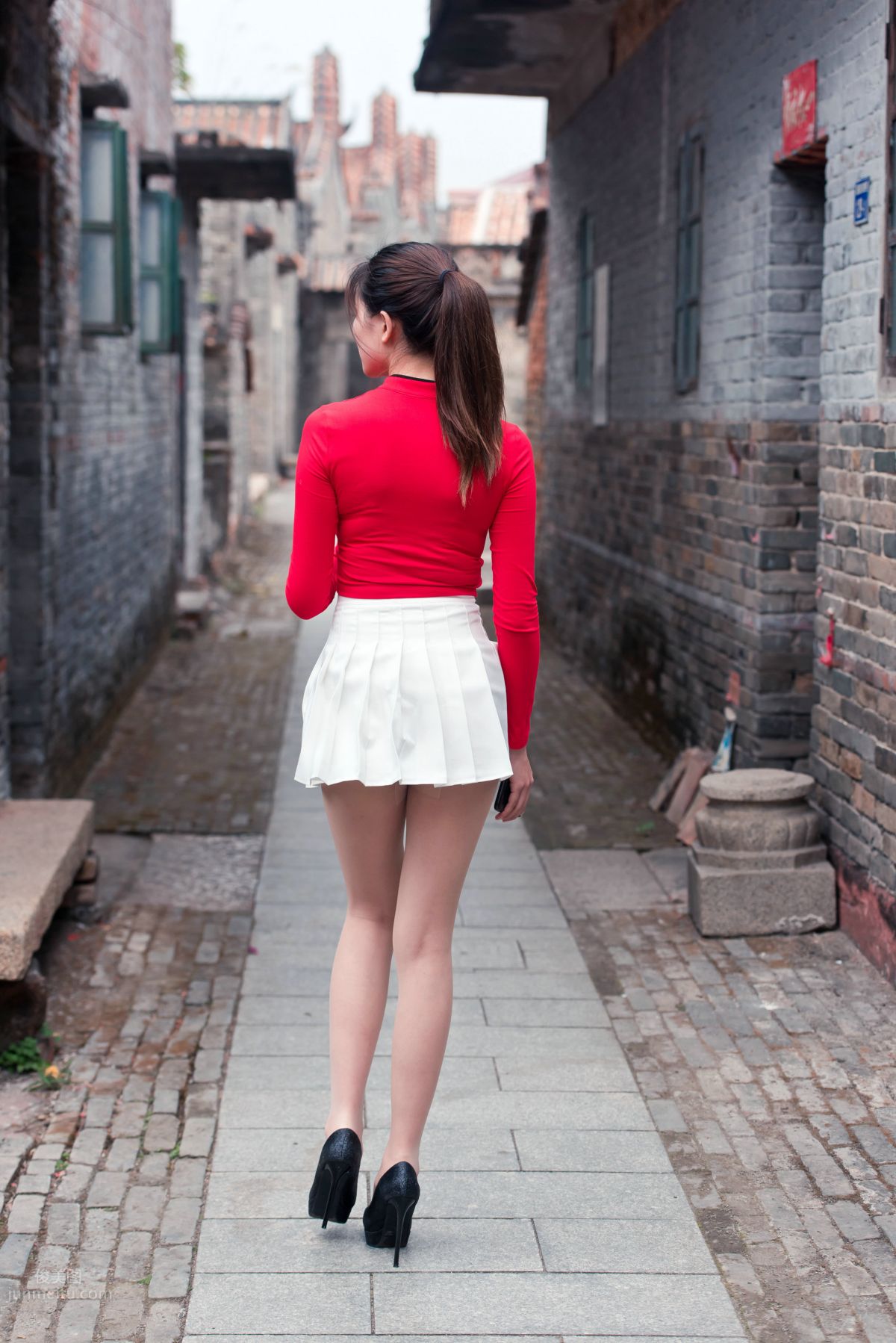 [Mojing Street] 118 Top-Quality Beauty with Silk Stockings in Red Top and White Skirt, Spring Scenery in the Ancient Village photo 119