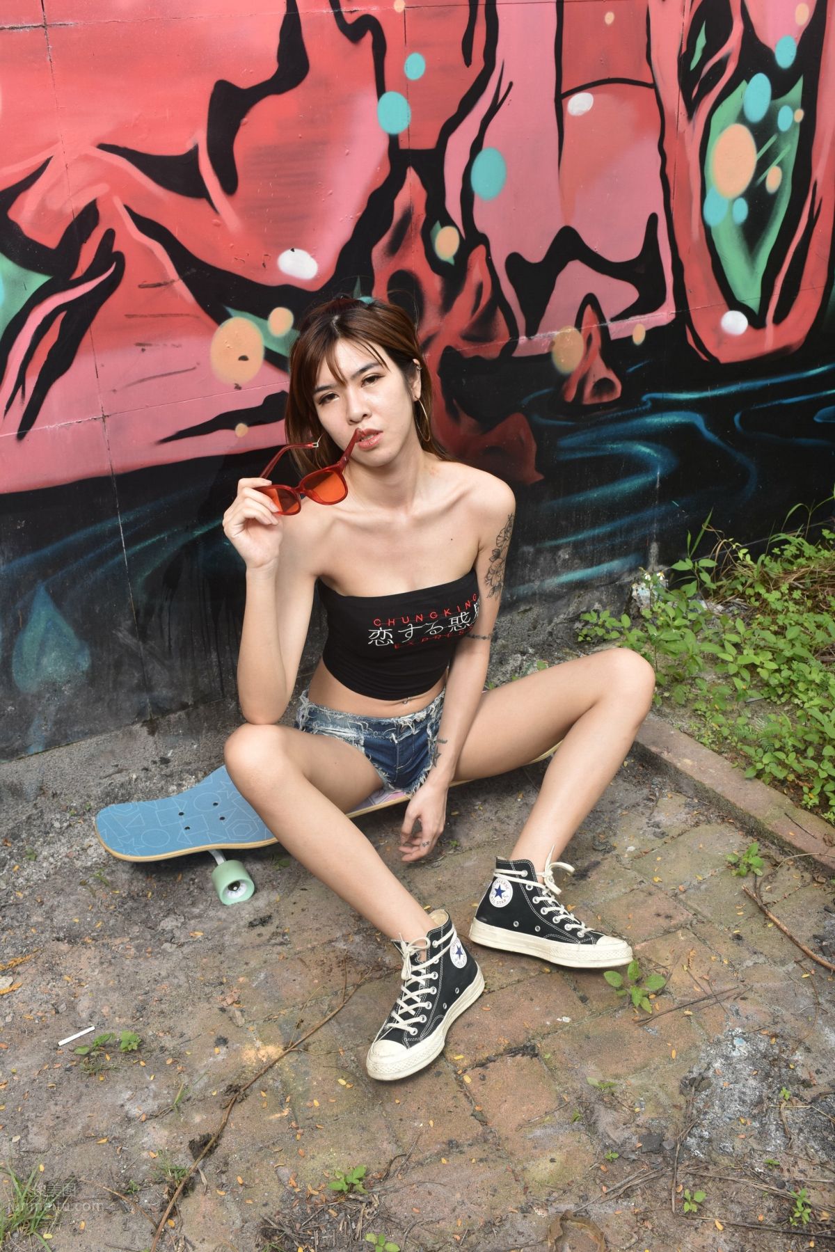 [魔鏡街拍] 128 滑闆熱褲小妹 81