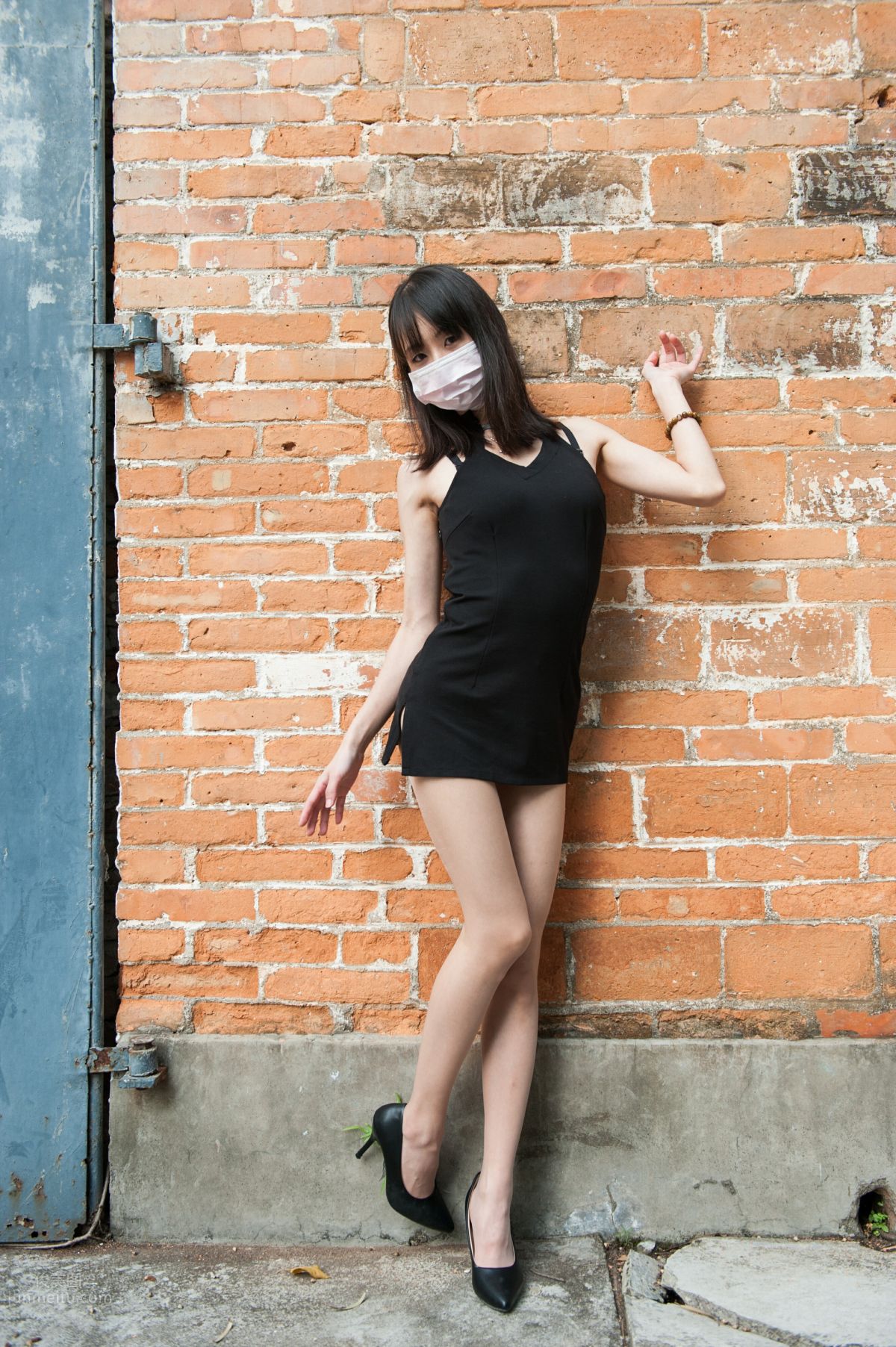 [Mojing Street] 129 Girl in Flesh-Colored Stockings and Bodycon Skirt at the Street Corner photo 64