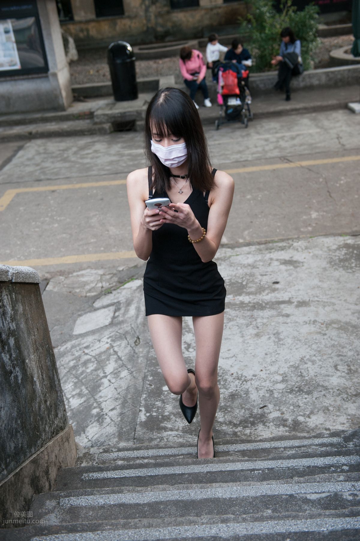 [Mojing Street] 129 Girl in Flesh-Colored Stockings and Bodycon Skirt at the Street Corner photo 81