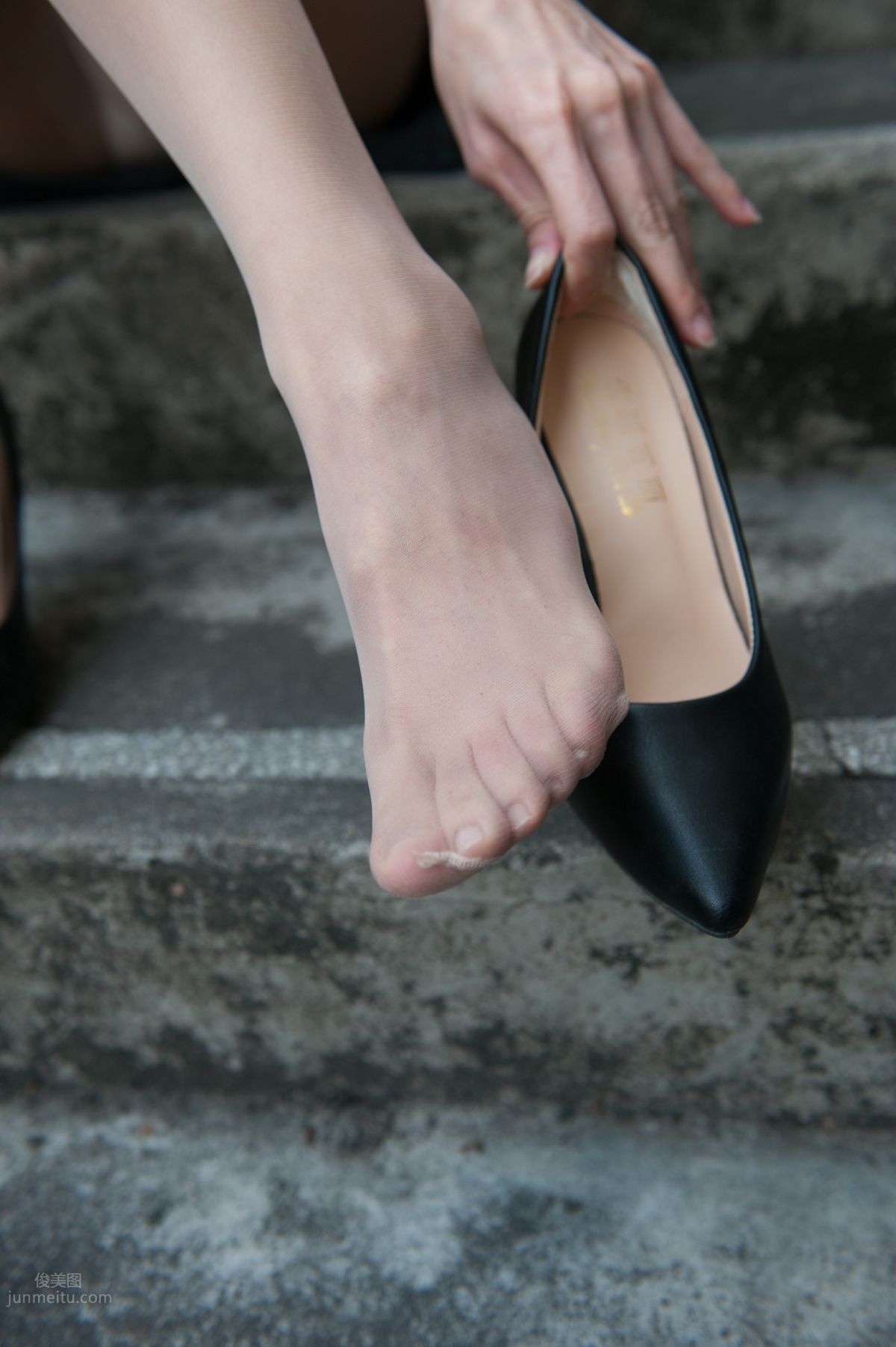[Mojing Street] 129 Girl in Flesh-Colored Stockings and Bodycon Skirt at the Street Corner photo 147