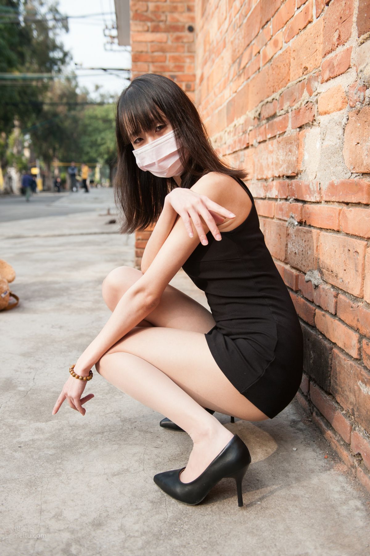 [Mojing Street] 129 Girl in Flesh-Colored Stockings and Bodycon Skirt at the Street Corner photo 179