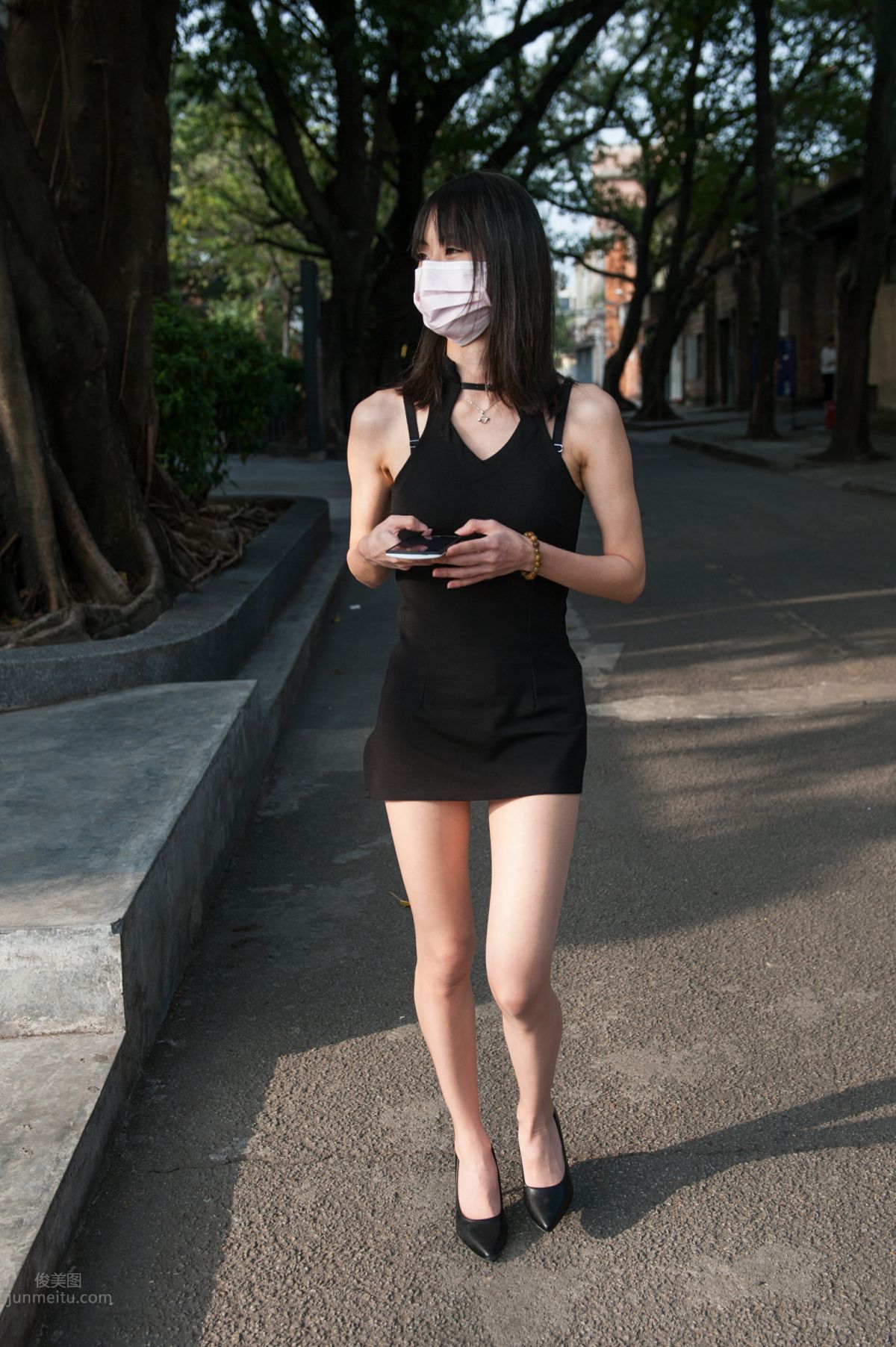 [Mojing Street] 129 Girl in Flesh-Colored Stockings and Bodycon Skirt at the Street Corner photo 191