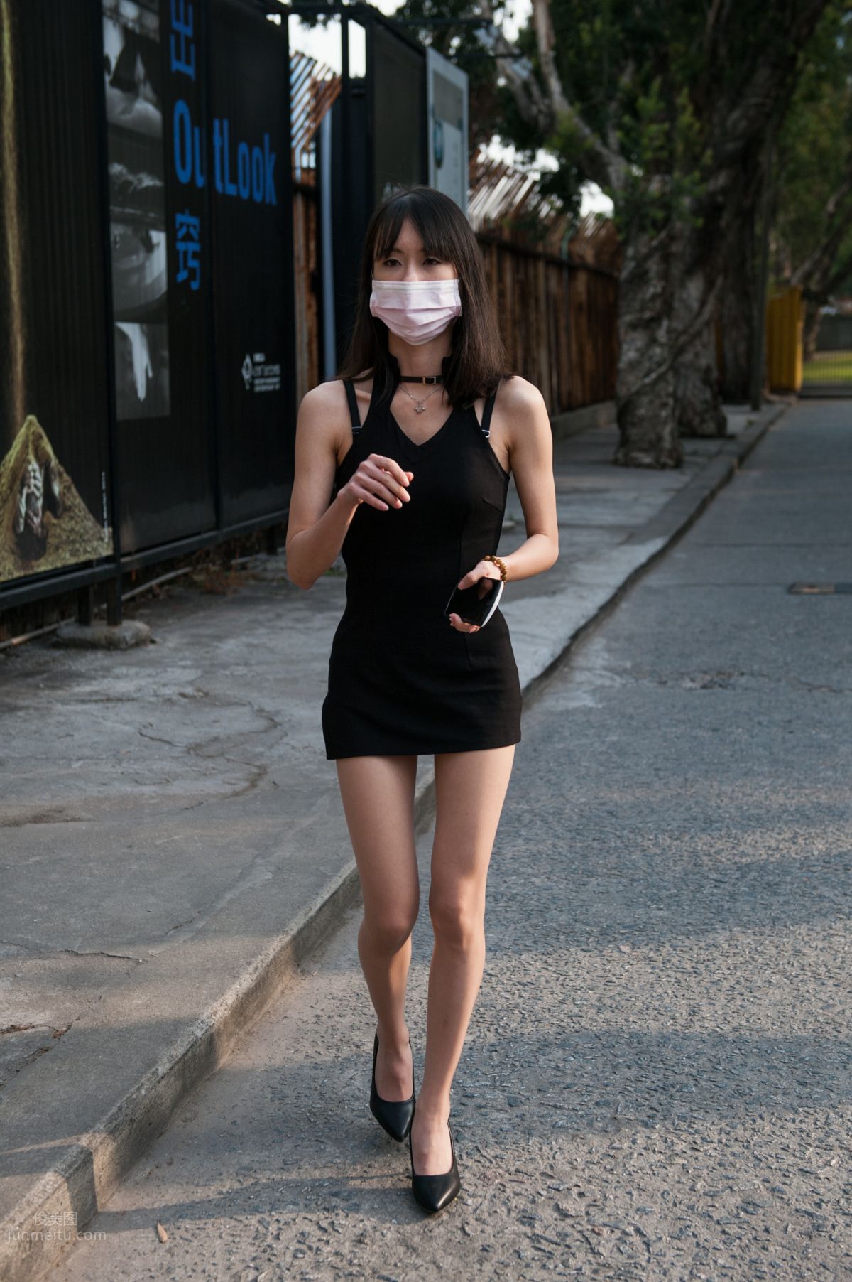 [Mojing Street] 129 Girl in Flesh-Colored Stockings and Bodycon Skirt at the Street Corner photo 198