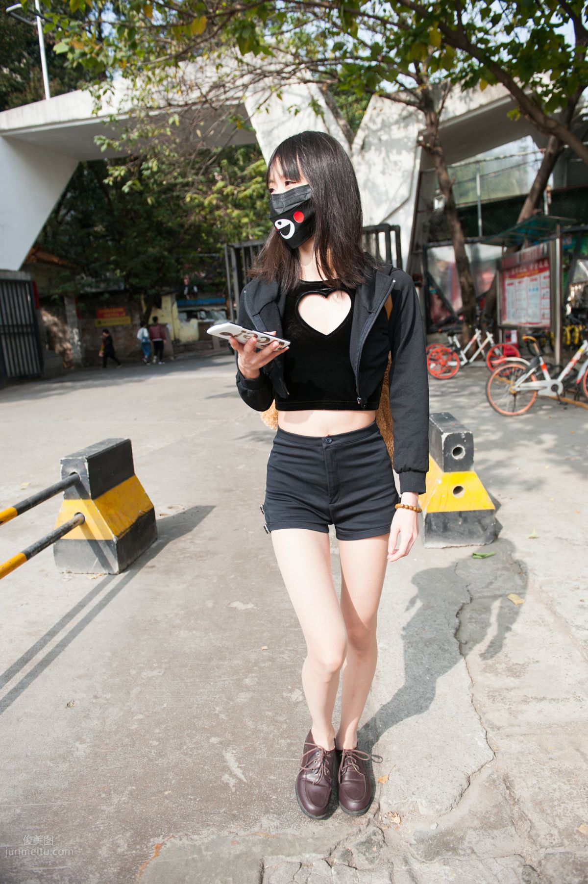 [Mojing Street] 132 Girl with Flesh-Colored Stockings and Beautiful Legs at the Football Field, Your Smile Cannot Be Hidden by a Mask photo 2