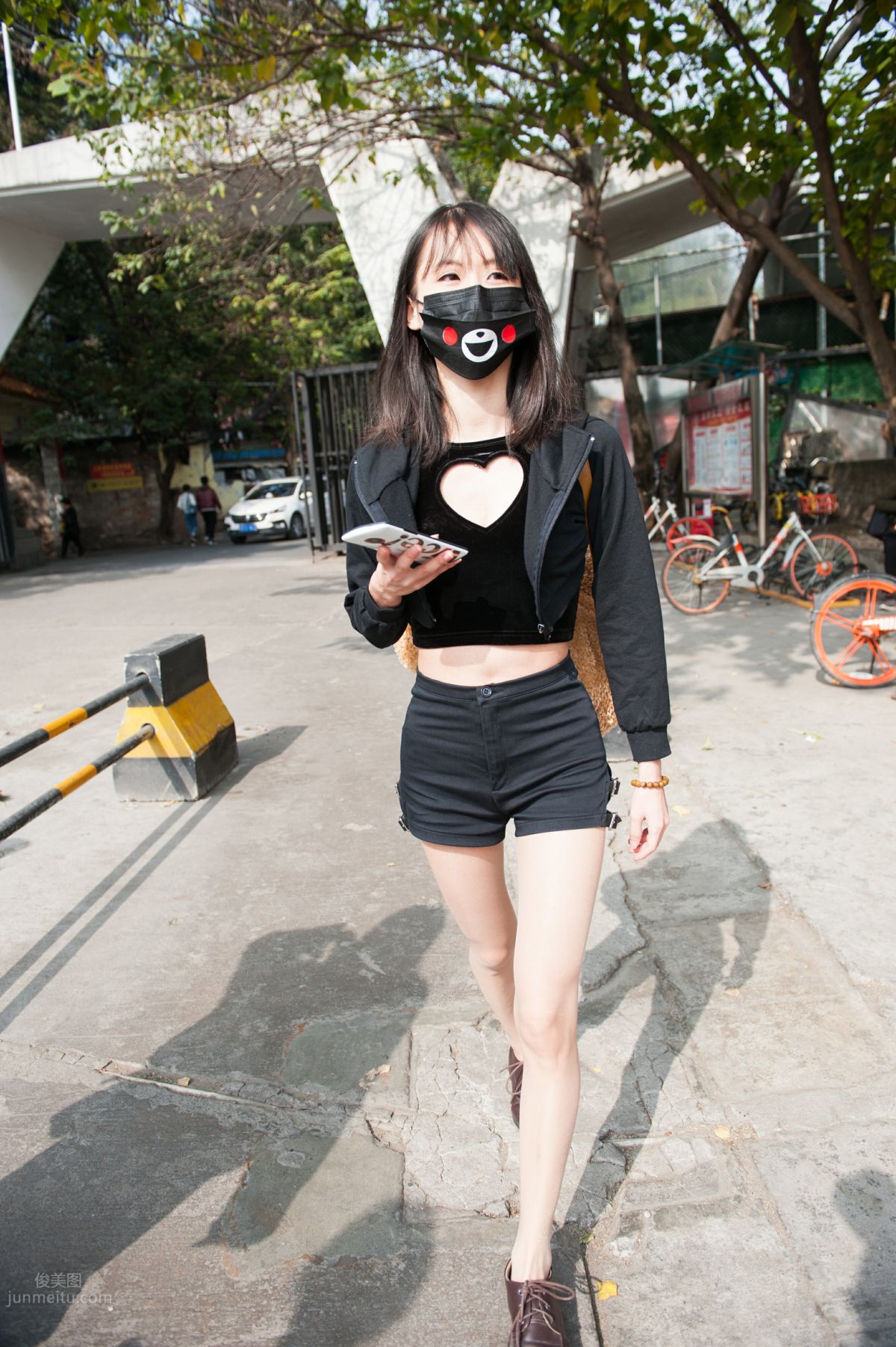 [Mojing Street] 132 Girl with Flesh-Colored Stockings and Beautiful Legs at the Football Field, Your Smile Cannot Be Hidden by a Mask photo 3