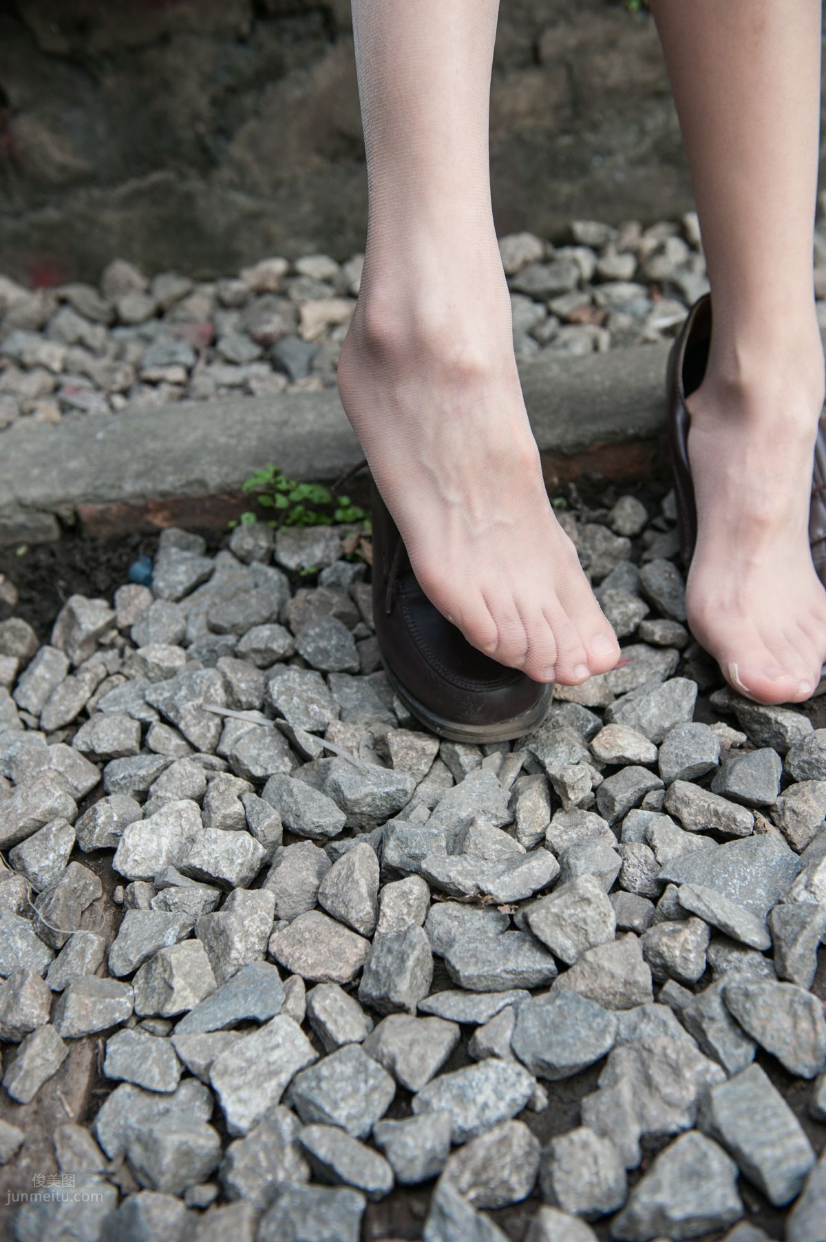 [Mojing Street] 132 Girl with Flesh-Colored Stockings and Beautiful Legs at the Football Field, Your Smile Cannot Be Hidden by a Mask photo 105