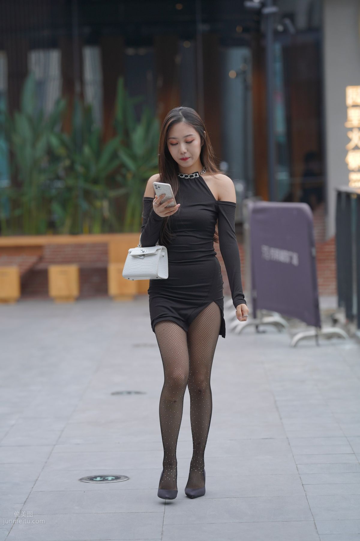 [Mojing Street] 133 Very Sexy Girl in Fishnet Stockings photo 25