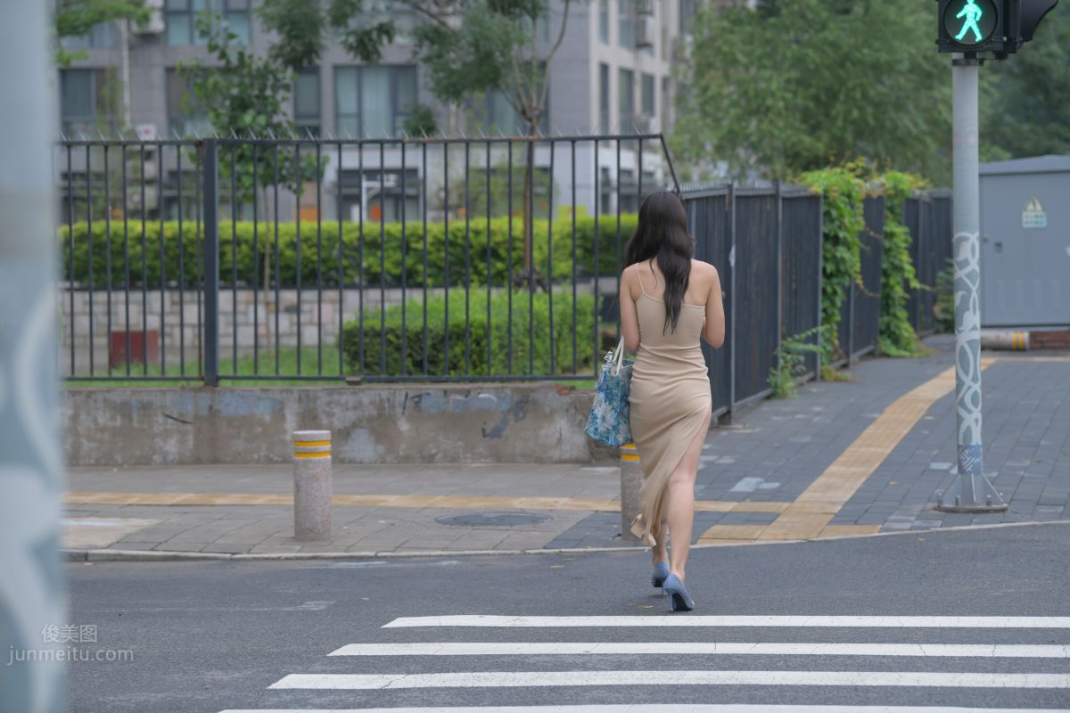 [魔鏡街拍] 134 高開叉長裙完小姐姐 170