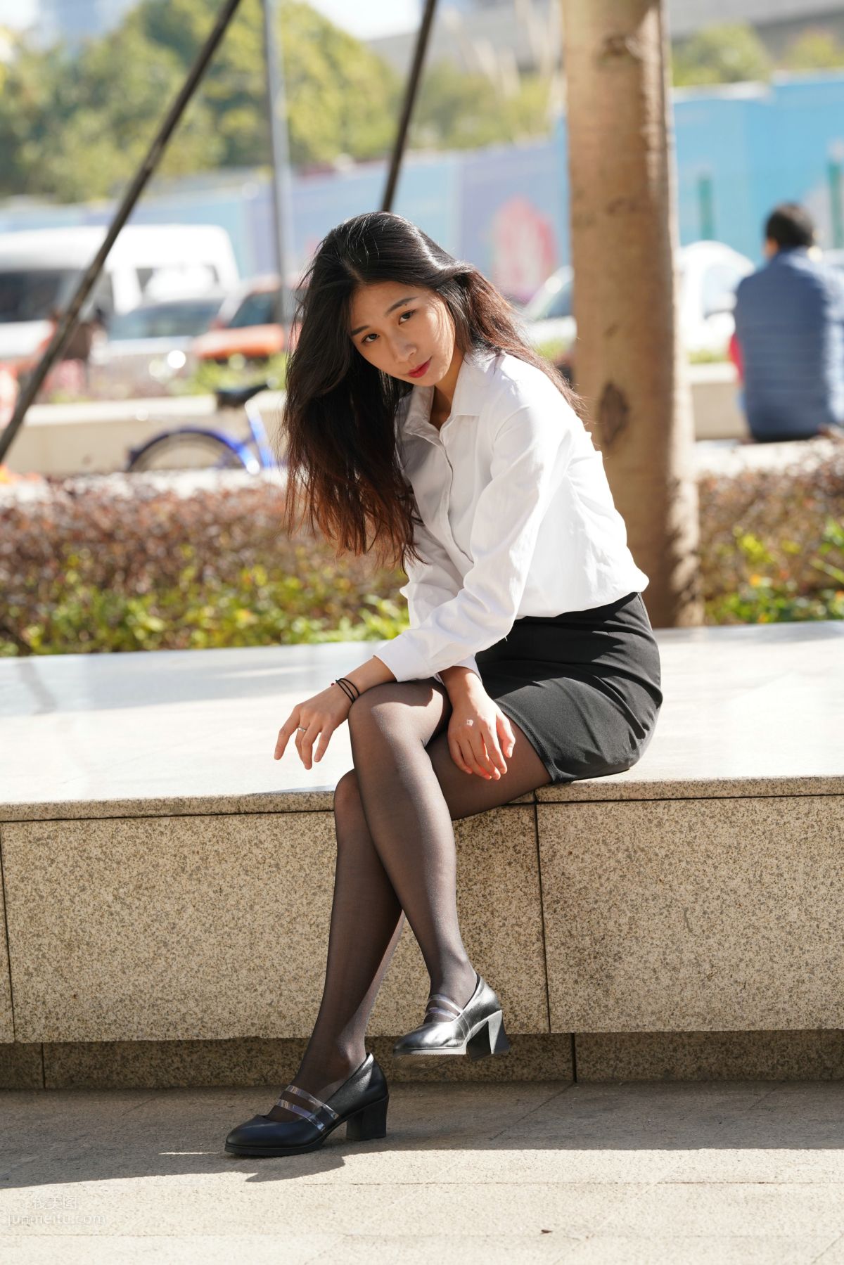 [Mojing Street] 135 Street Snap of an OL-Style Beauty in Black Stockings photo 8