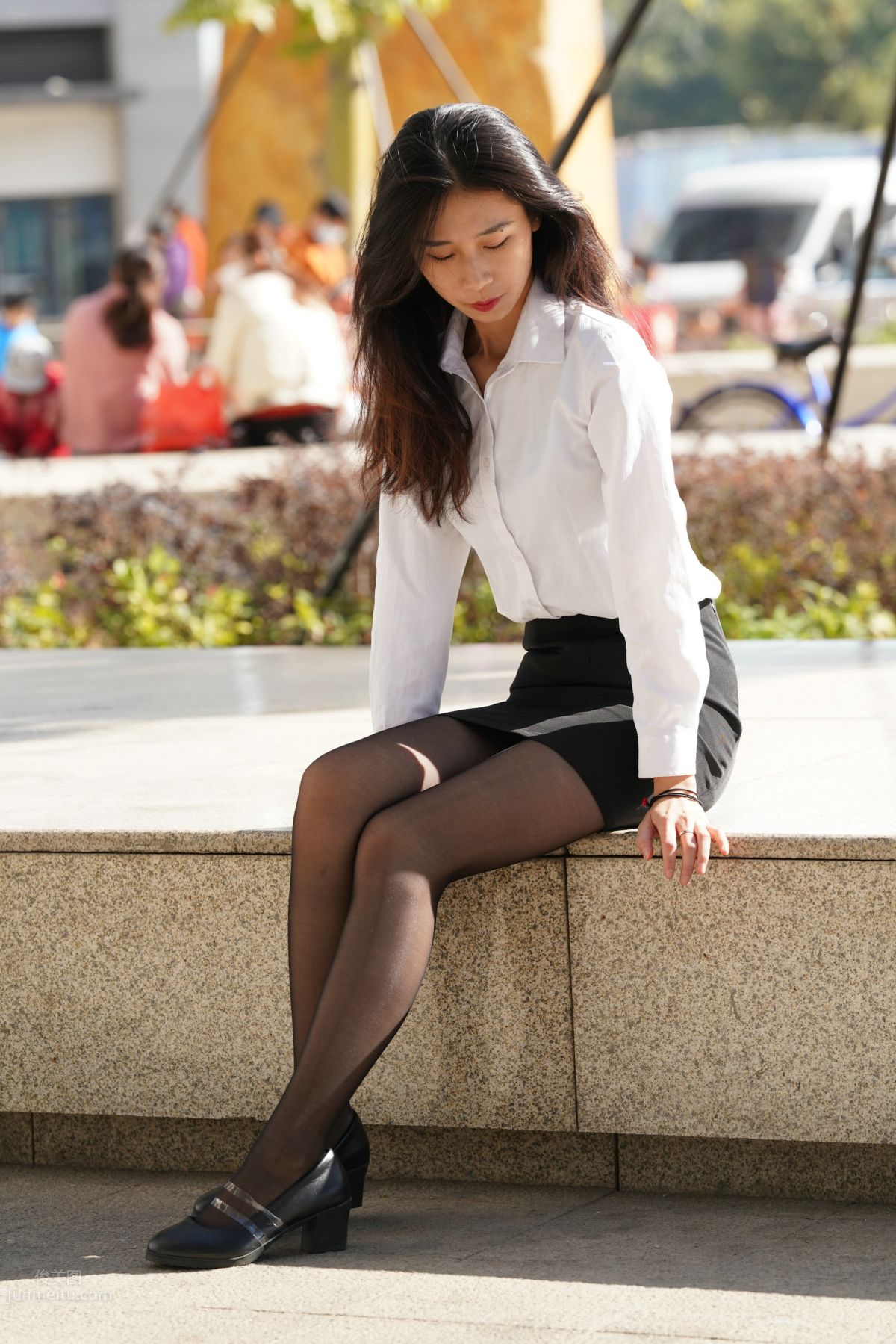 [Mojing Street] 135 Street Snap of an OL-Style Beauty in Black Stockings photo 10
