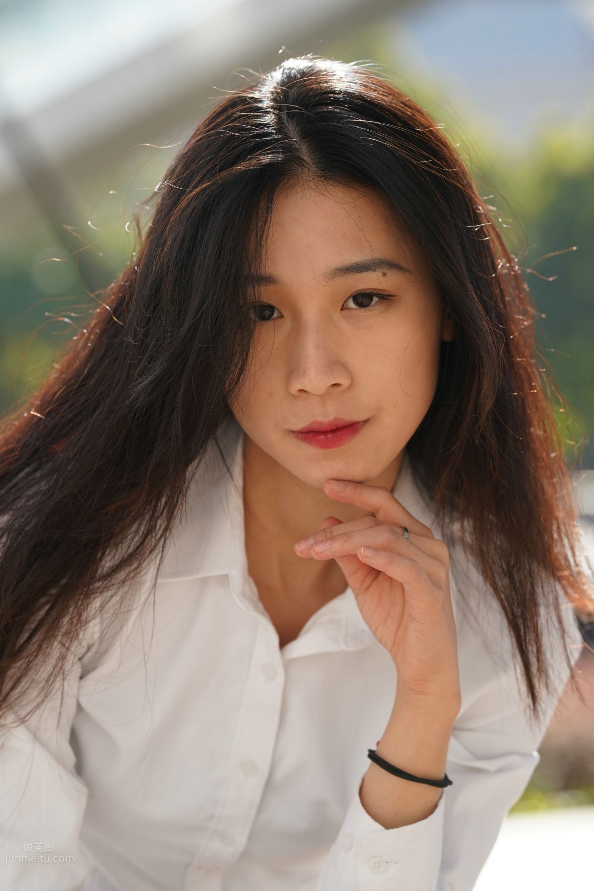 [Mojing Street] 135 Street Snap of an OL-Style Beauty in Black Stockings photo 17