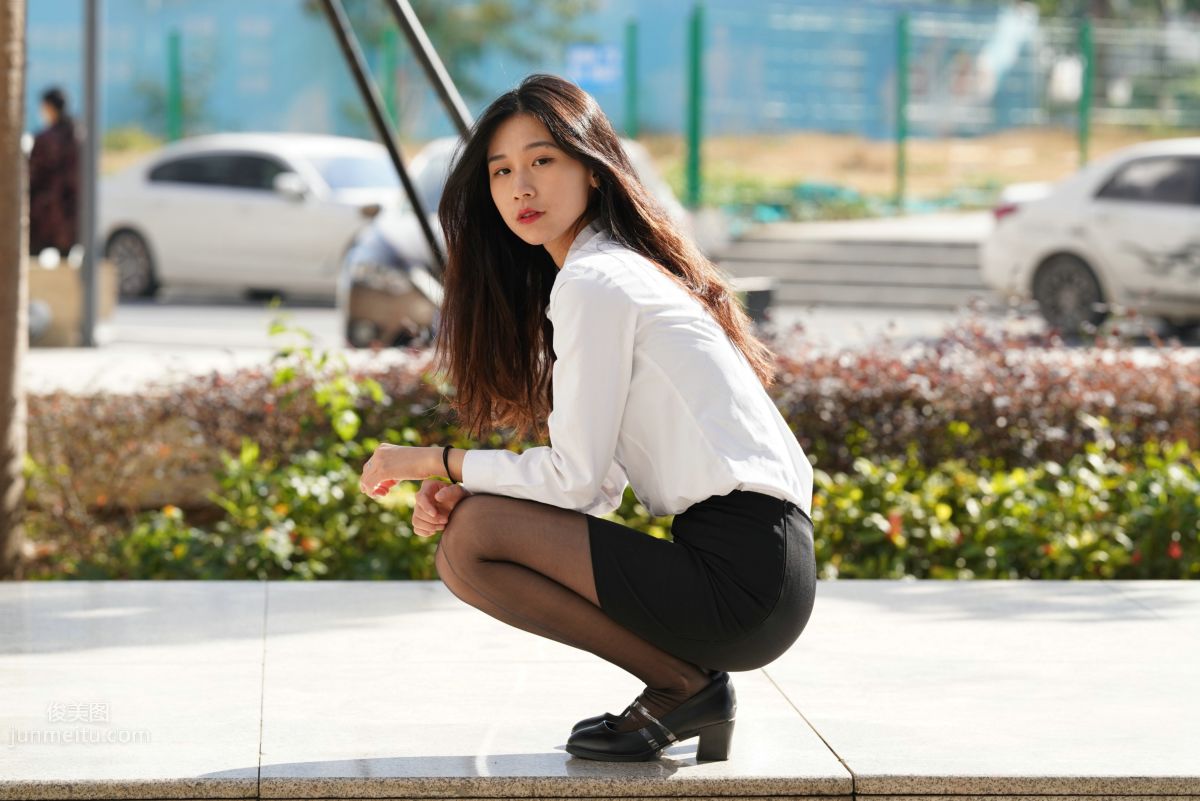 [Mojing Street] 135 Street Snap of an OL-Style Beauty in Black Stockings photo 19