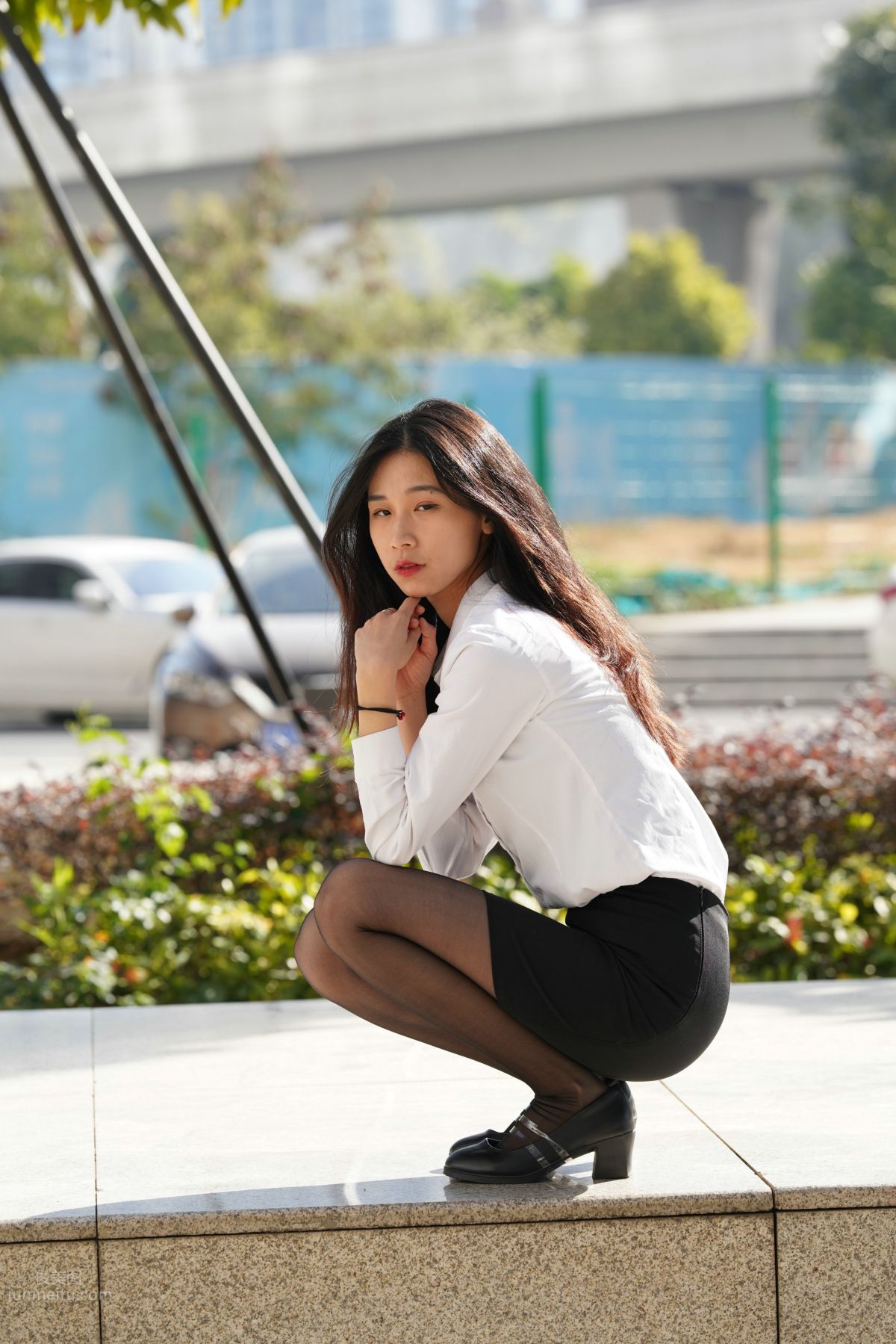 [Mojing Street] 135 Street Snap of an OL-Style Beauty in Black Stockings photo 20