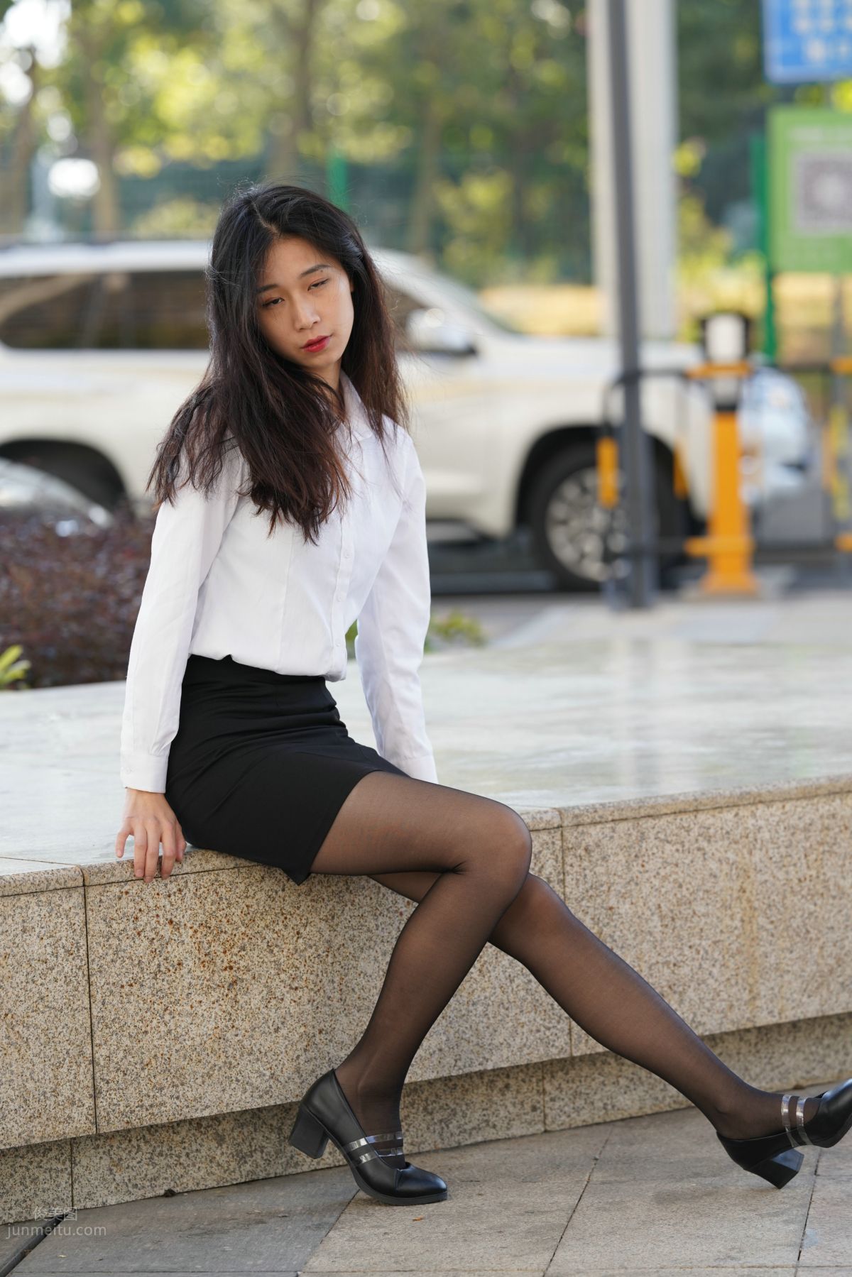 [Mojing Street] 135 Street Snap of an OL-Style Beauty in Black Stockings photo 37