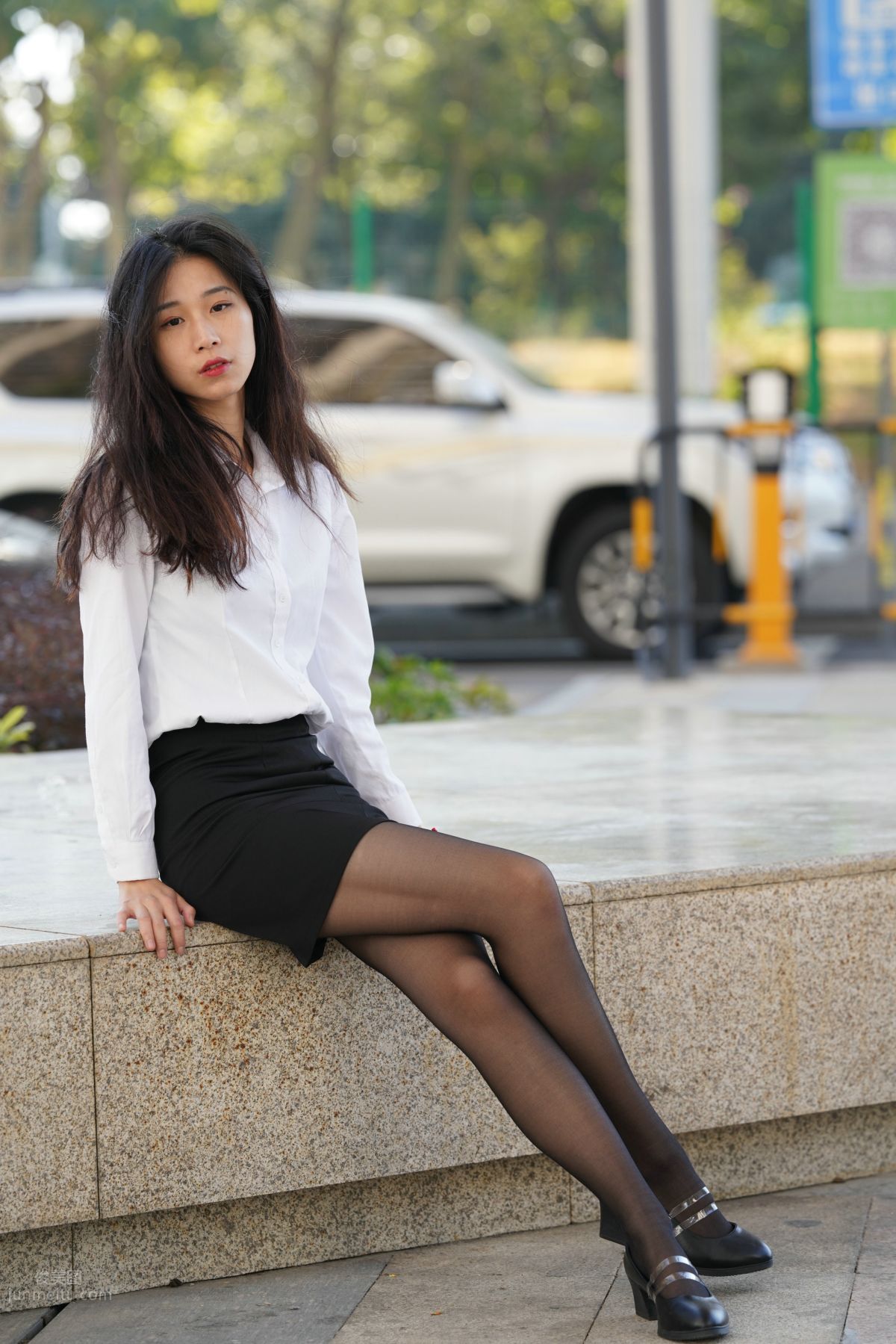 [Mojing Street] 135 Street Snap of an OL-Style Beauty in Black Stockings photo 40