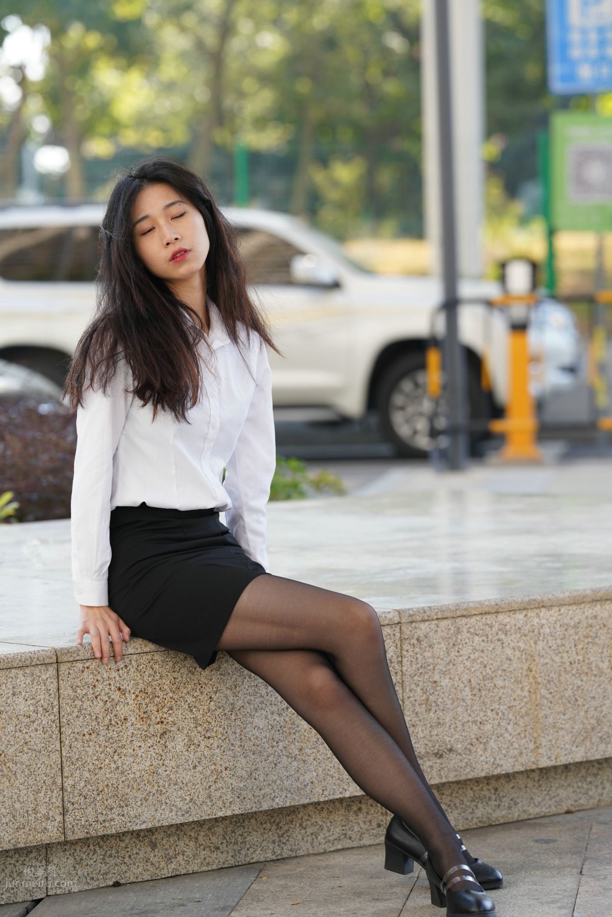 [Mojing Street] 135 Street Snap of an OL-Style Beauty in Black Stockings photo 41