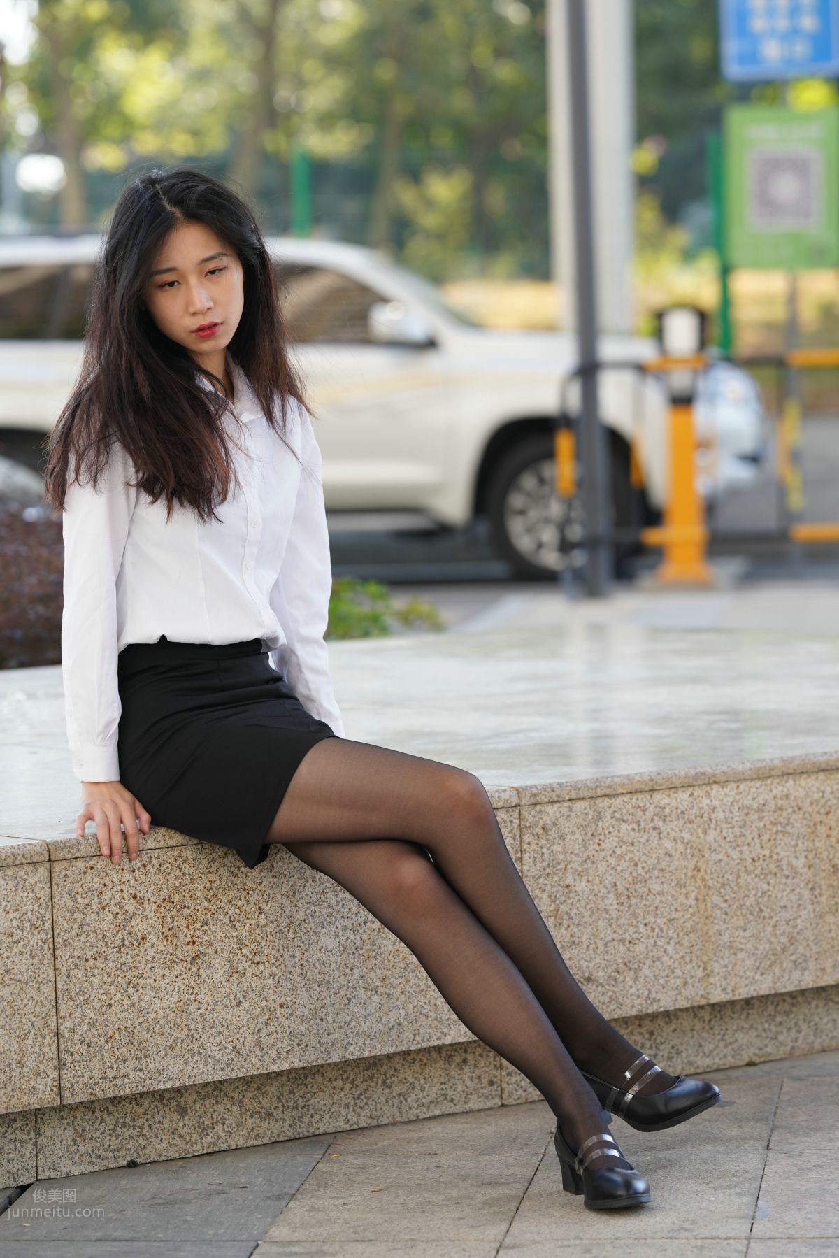 [Mojing Street] 135 Street Snap of an OL-Style Beauty in Black Stockings photo 42