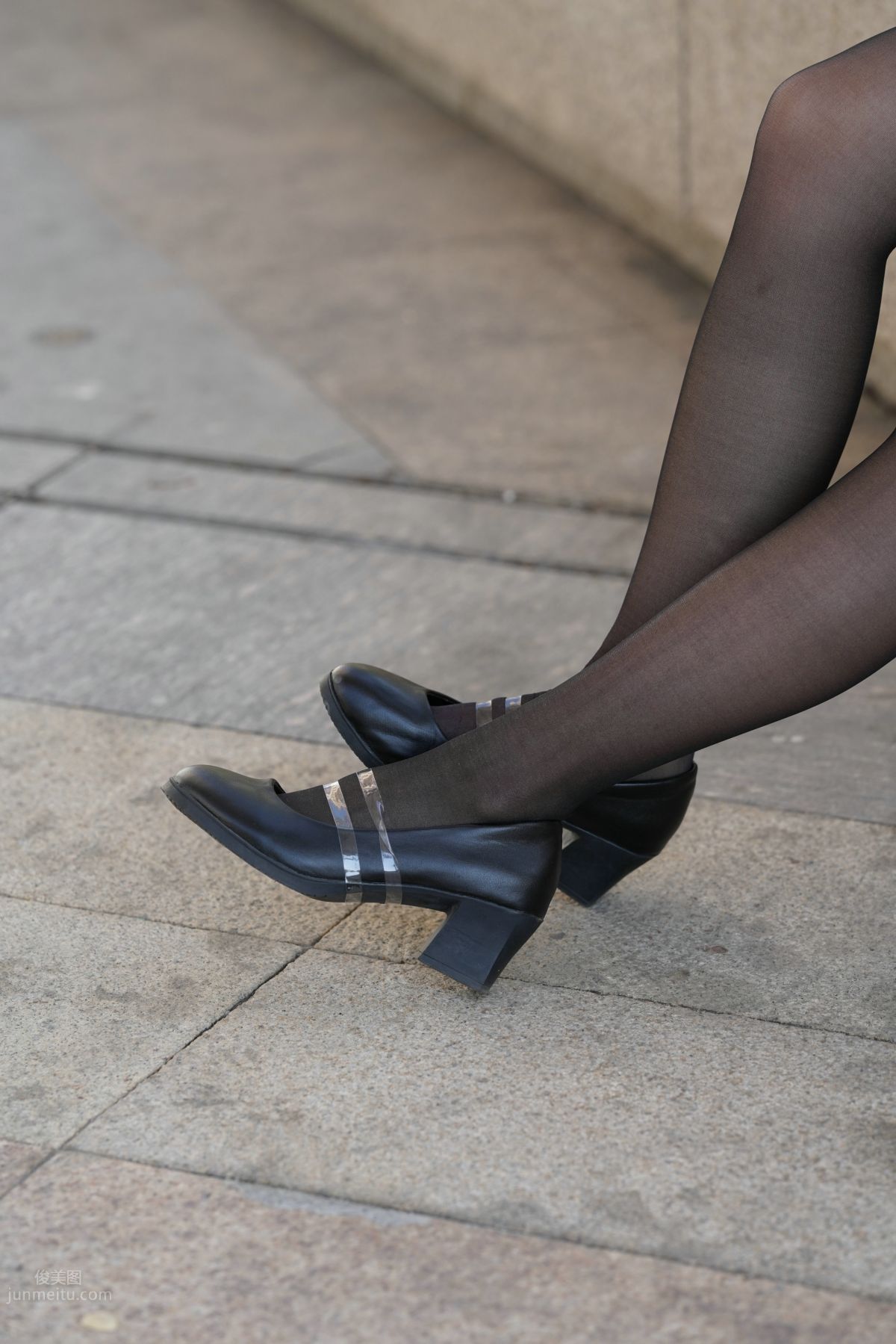 [Mojing Street] 135 Street Snap of an OL-Style Beauty in Black Stockings photo 45