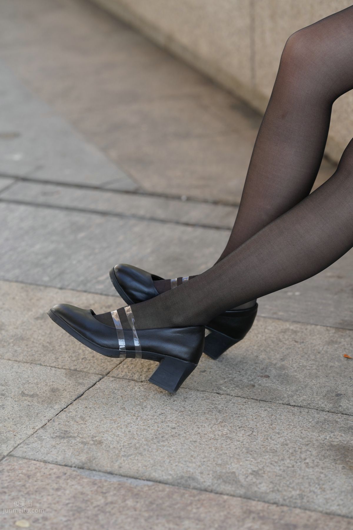 [Mojing Street] 135 Street Snap of an OL-Style Beauty in Black Stockings photo 46