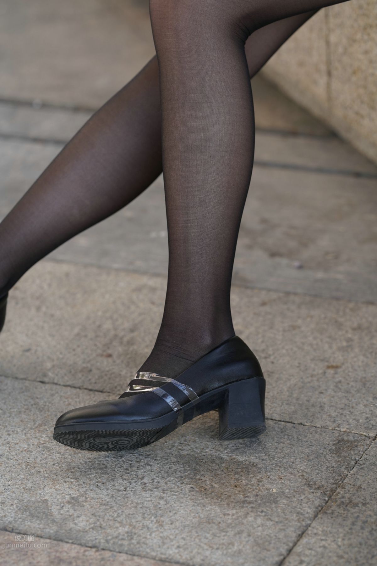 [Mojing Street] 135 Street Snap of an OL-Style Beauty in Black Stockings photo 57