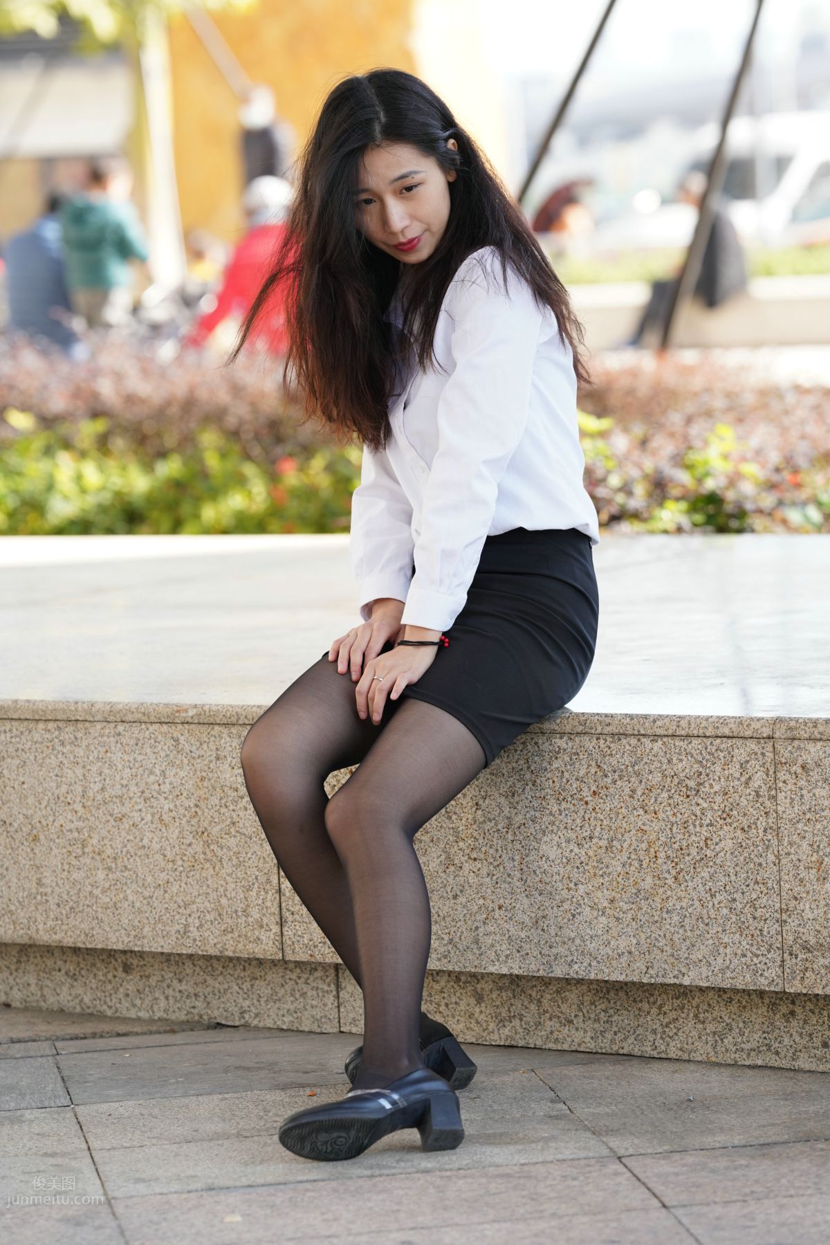 [Mojing Street] 135 Street Snap of an OL-Style Beauty in Black Stockings photo 74