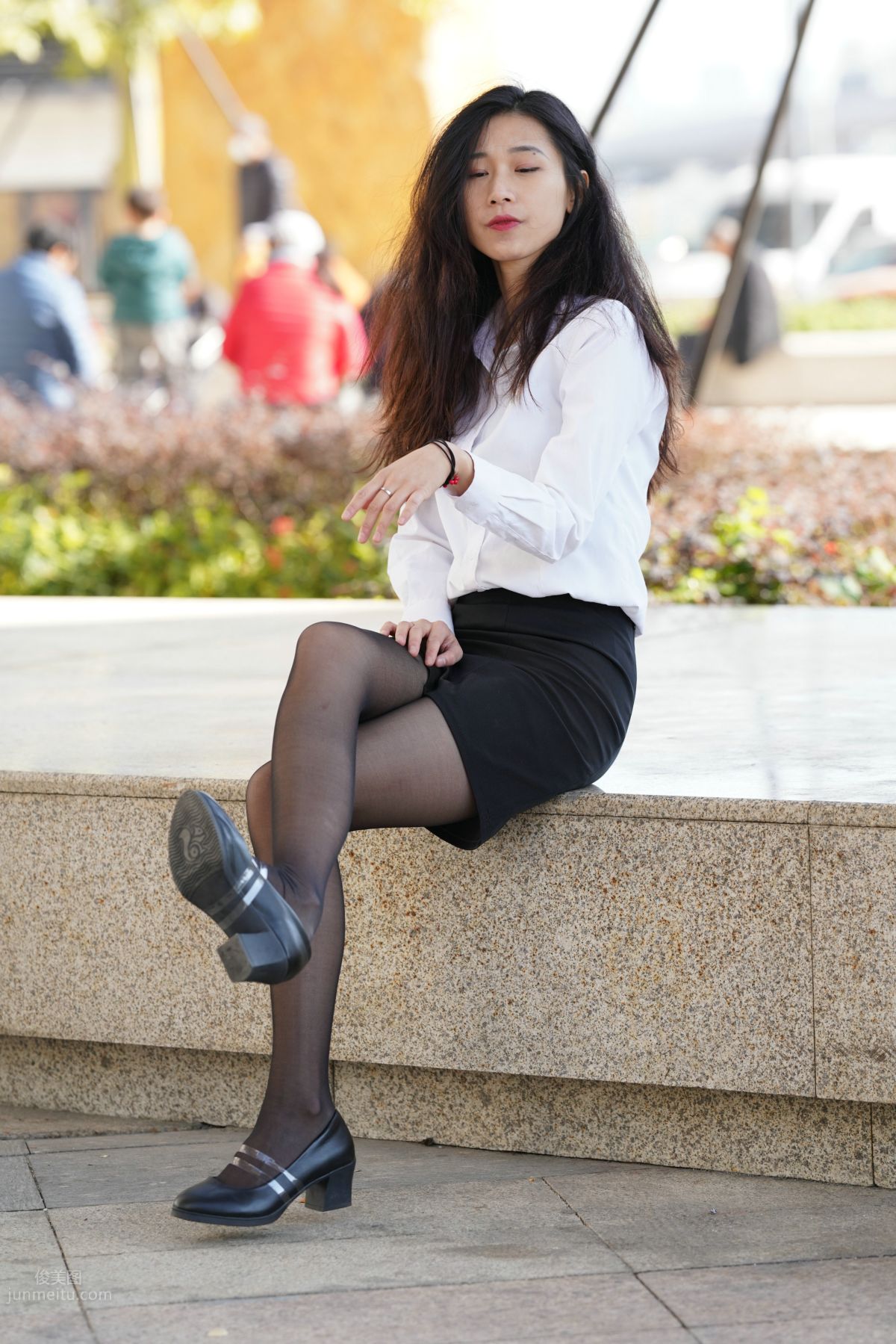 [Mojing Street] 135 Street Snap of an OL-Style Beauty in Black Stockings photo 75
