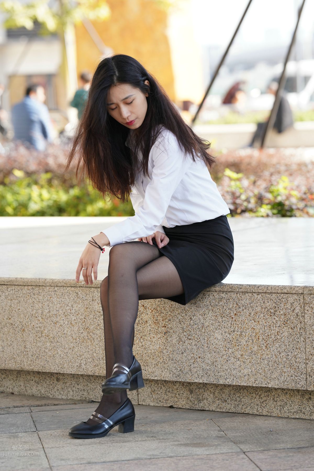 [Mojing Street] 135 Street Snap of an OL-Style Beauty in Black Stockings photo 76