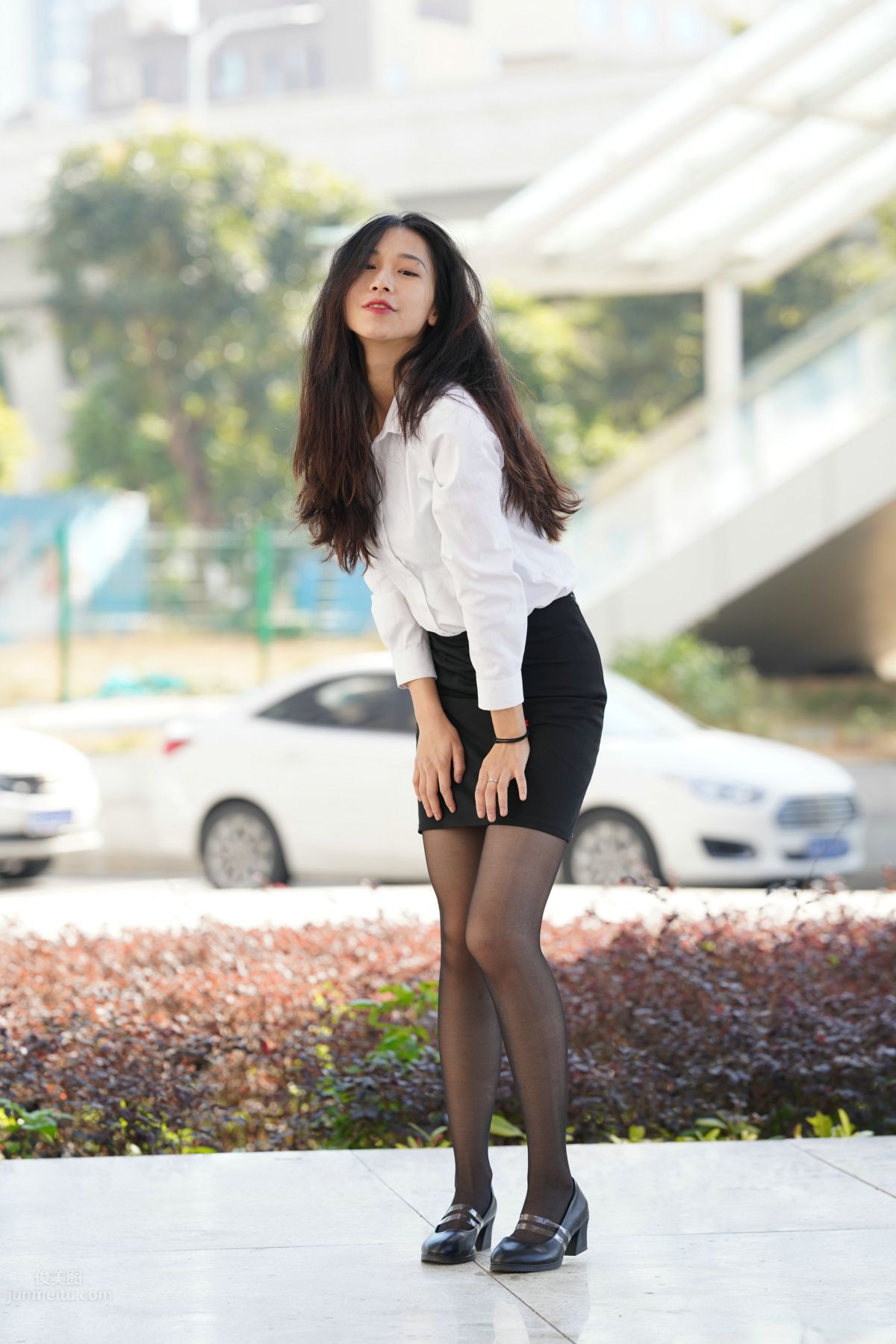 [Mojing Street] 135 Street Snap of an OL-Style Beauty in Black Stockings photo 98