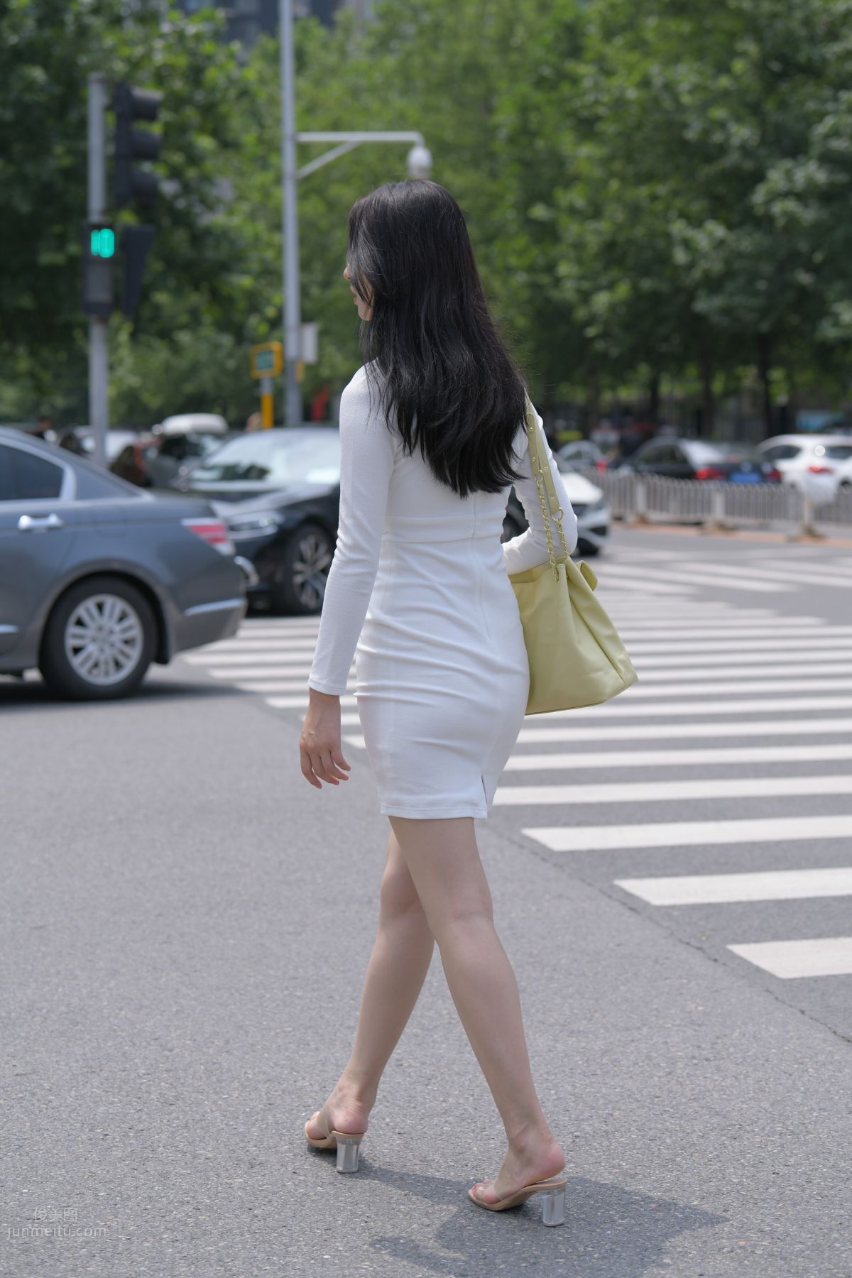 [Mojing Street] 137 Street Snap of a Beauty in White Uniform photo 99
