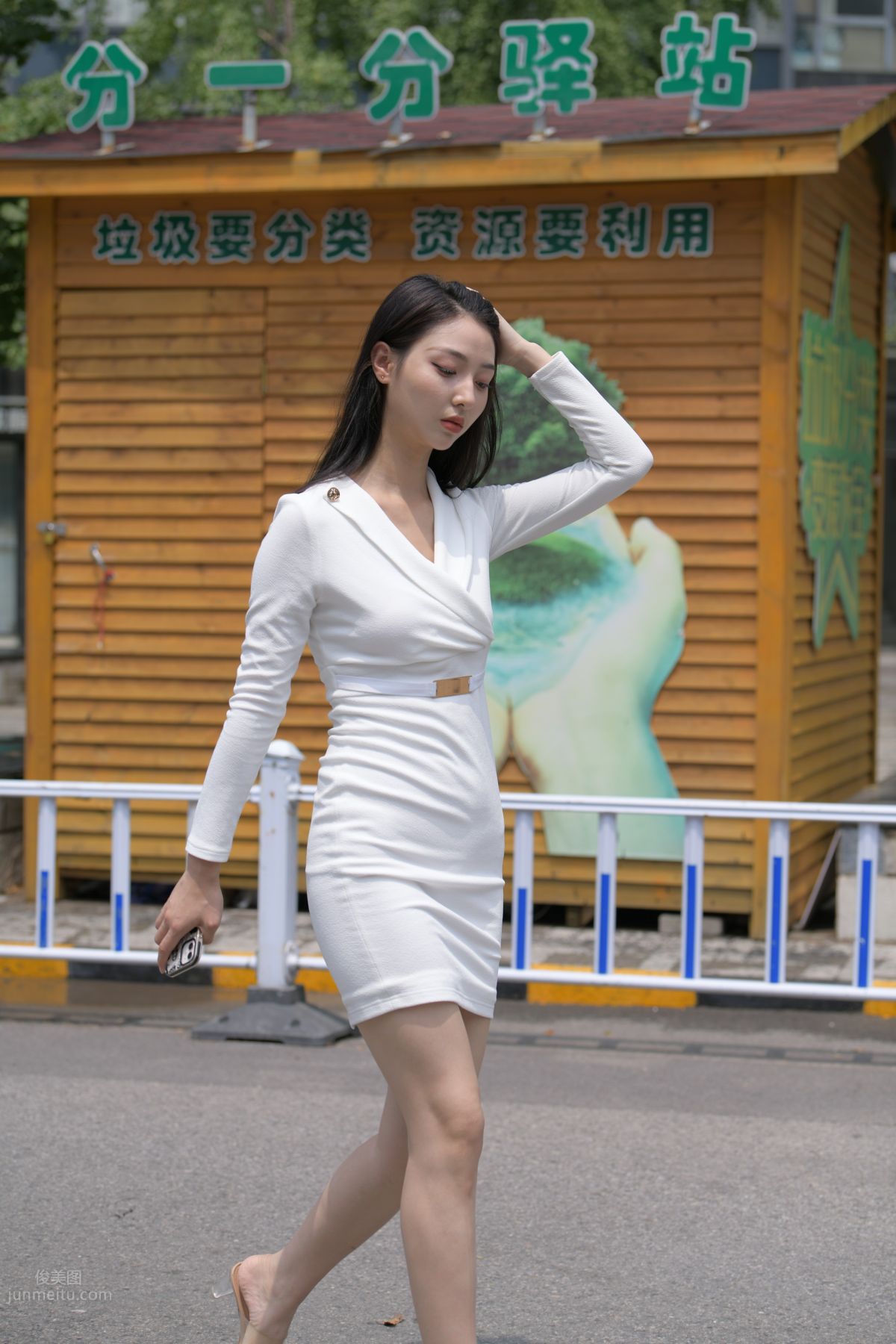 [Mojing Street] 137 Street Snap of a Beauty in White Uniform photo 155