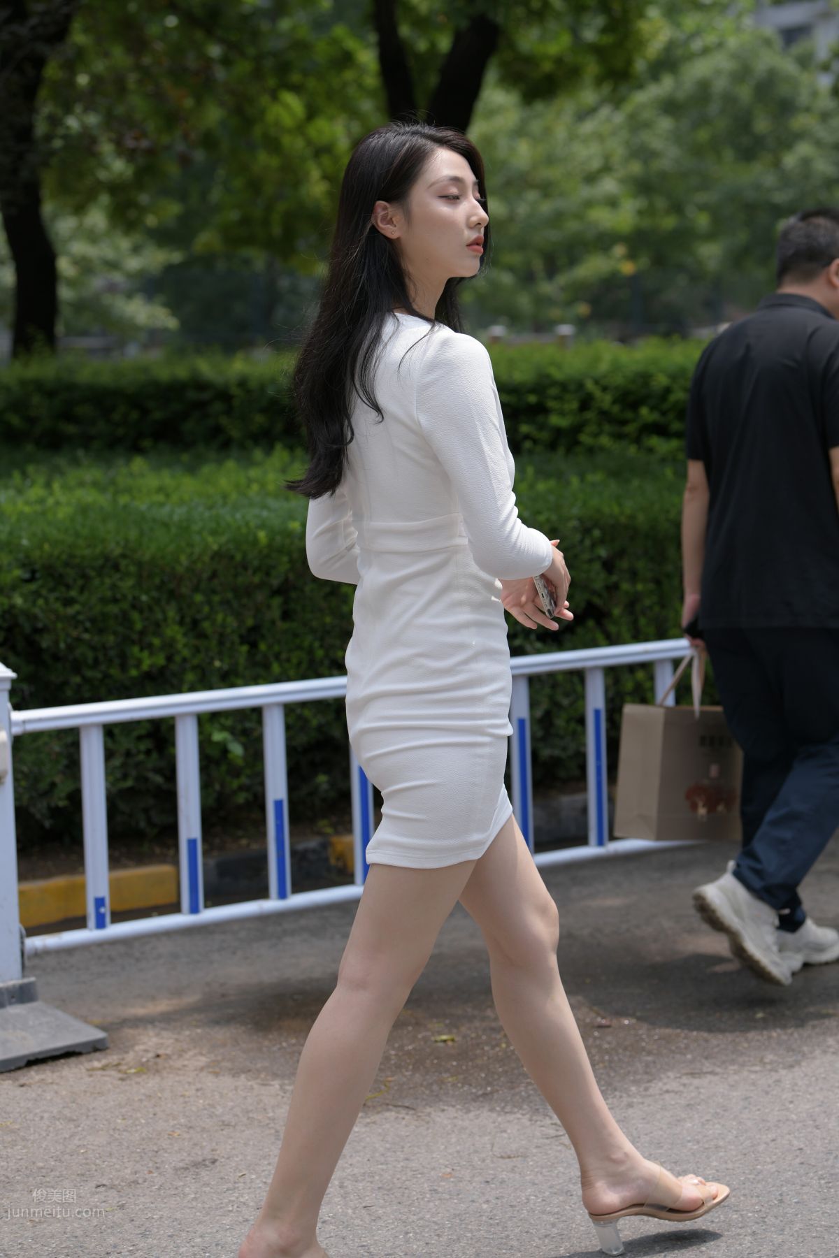 [Mojing Street] 137 Street Snap of a Beauty in White Uniform photo 168