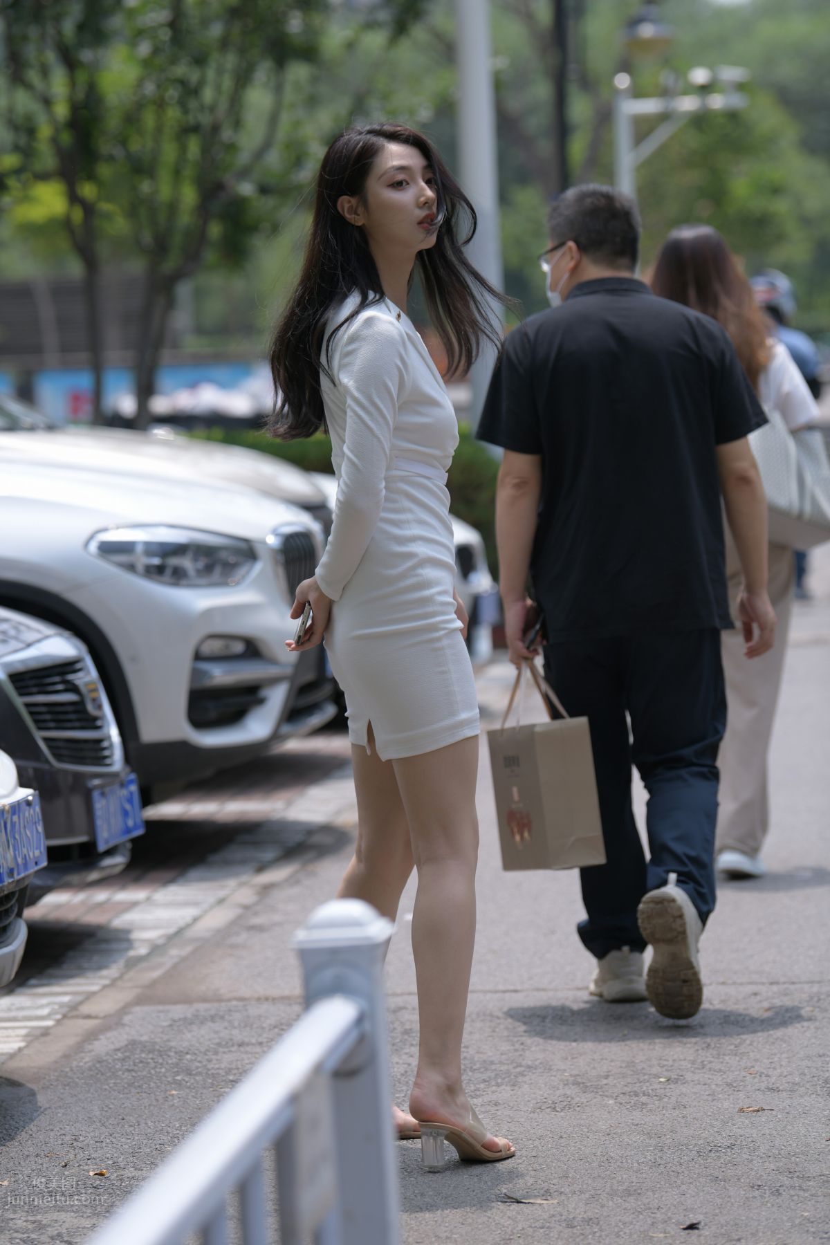 [Mojing Street] 137 Street Snap of a Beauty in White Uniform photo 175